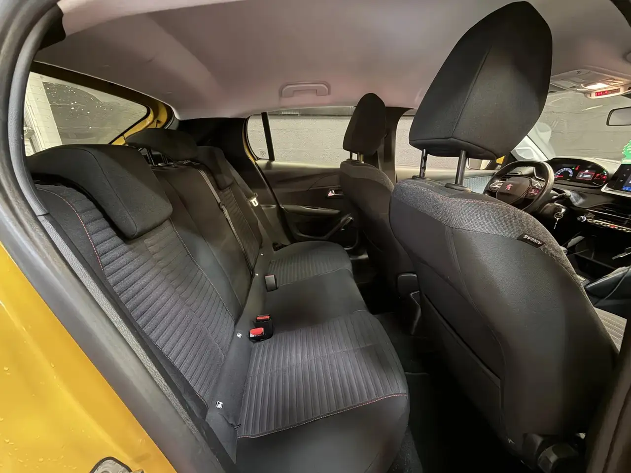Peugeot 208 208 — photo 13