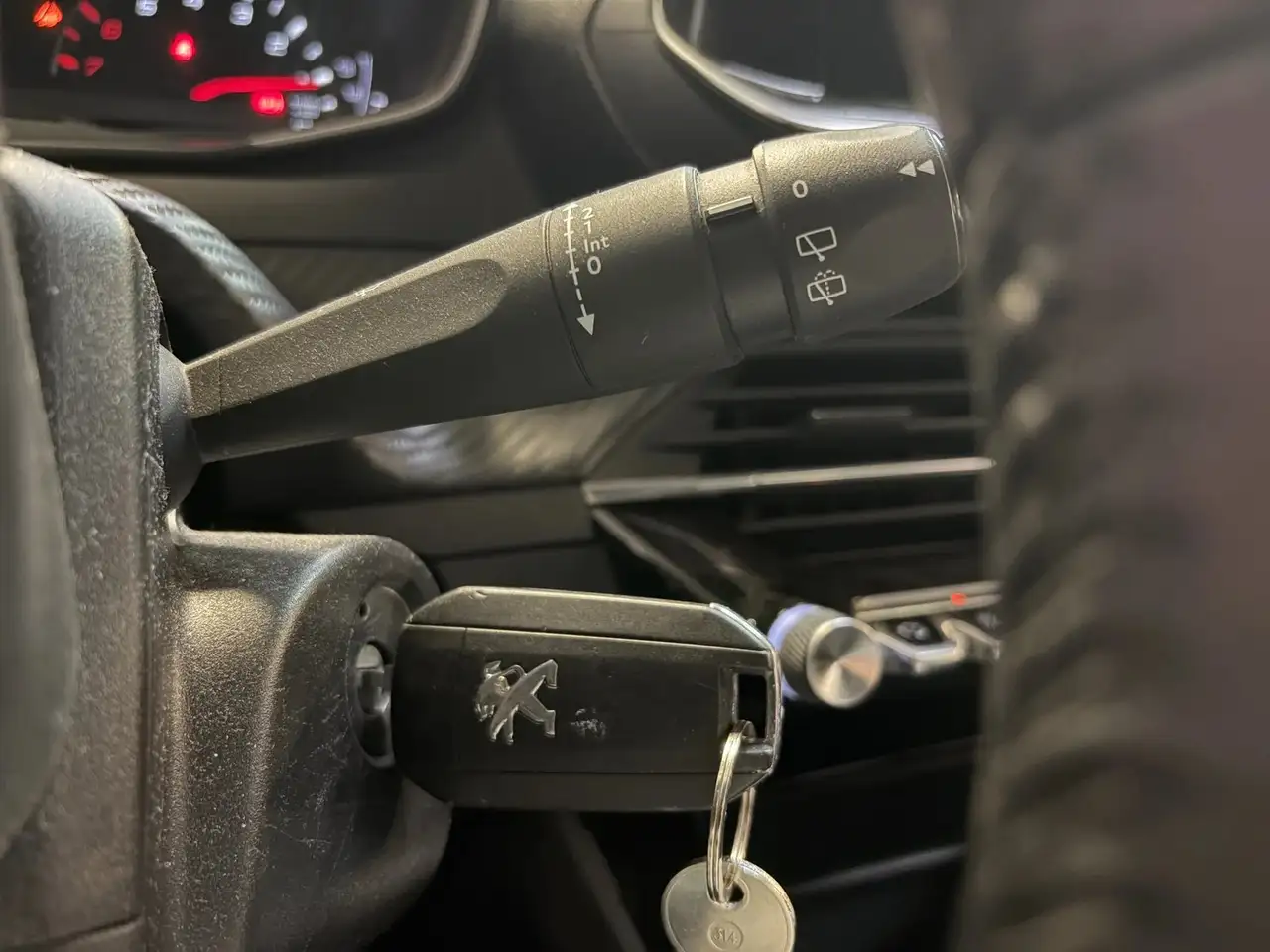 Peugeot 208 208 — photo 25
