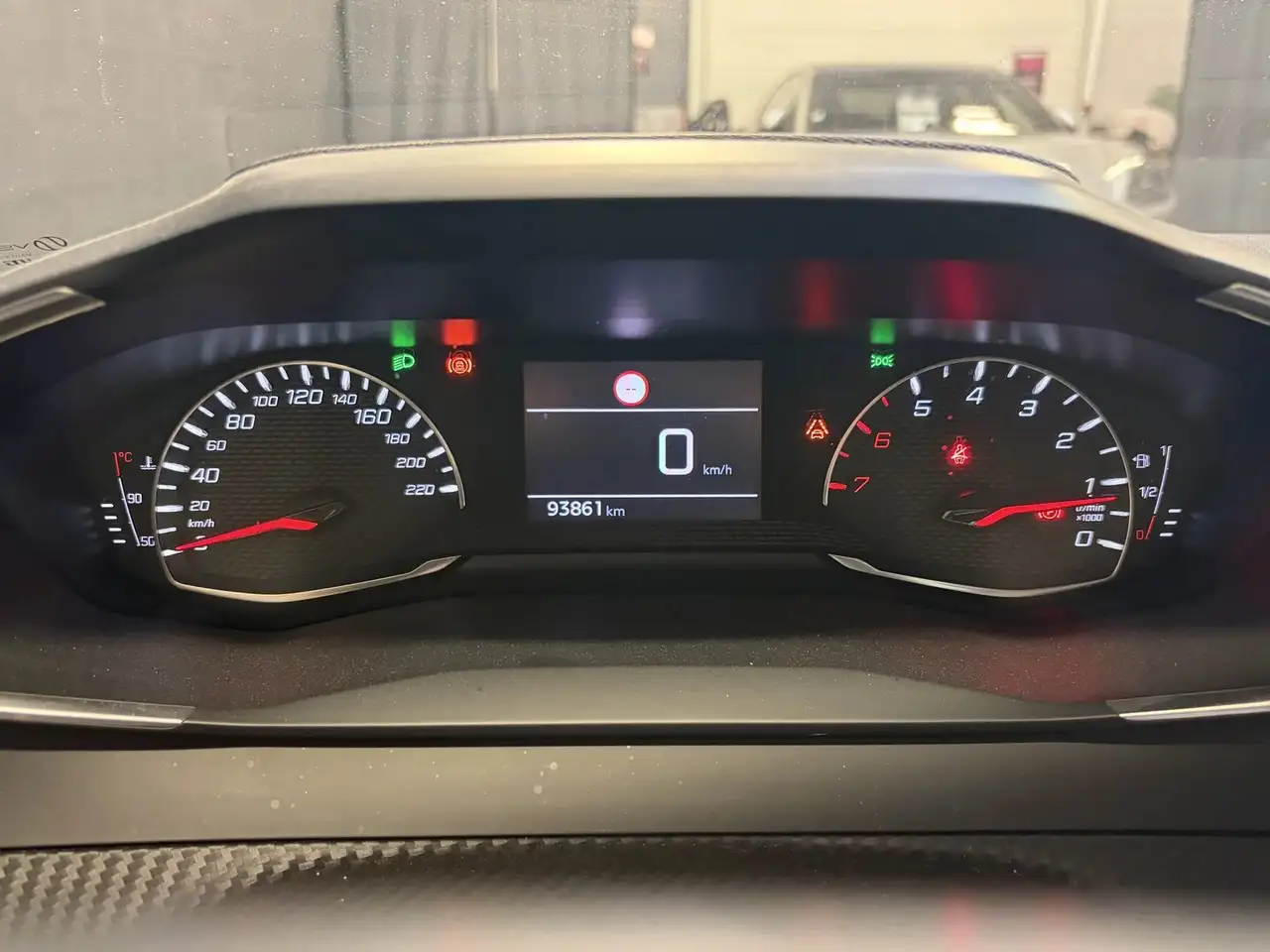 Peugeot 208 208 — photo 28