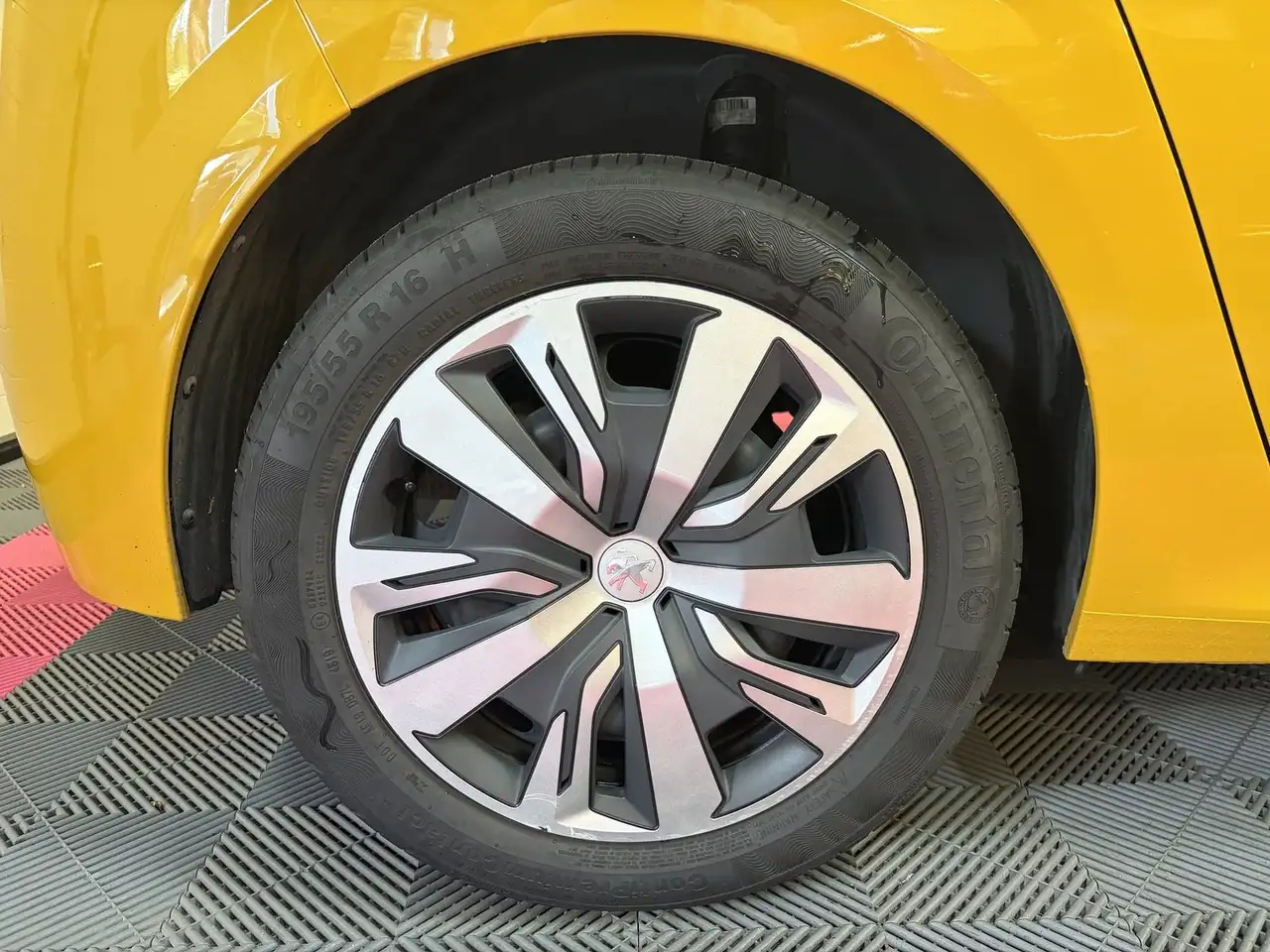 Peugeot 208 208 — photo 32