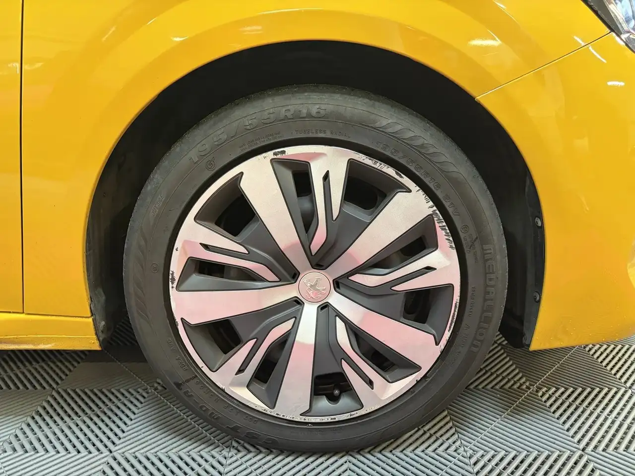 Peugeot 208 208 — photo 34