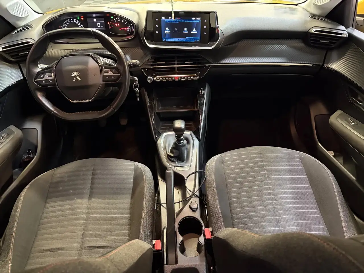 Peugeot 208 208 — photo 14
