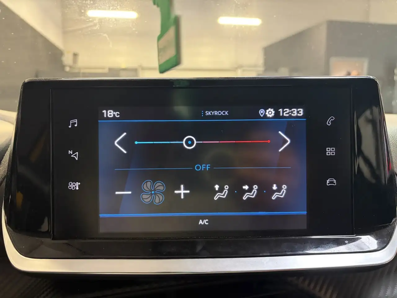 Peugeot 208 208 — photo 17