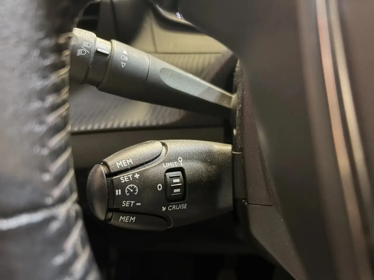 Peugeot 208 208 — photo 27