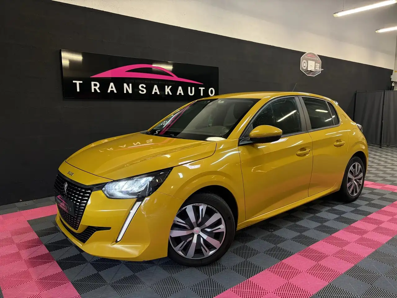Peugeot 208 208