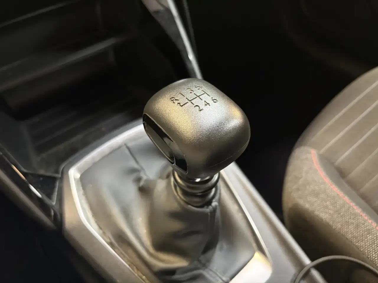 Peugeot 208 208 — photo 23