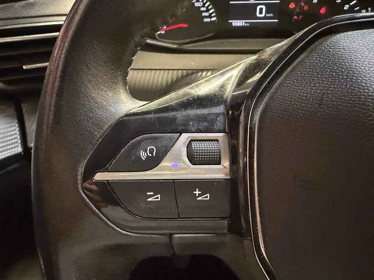 Peugeot 208 208 — photo 26