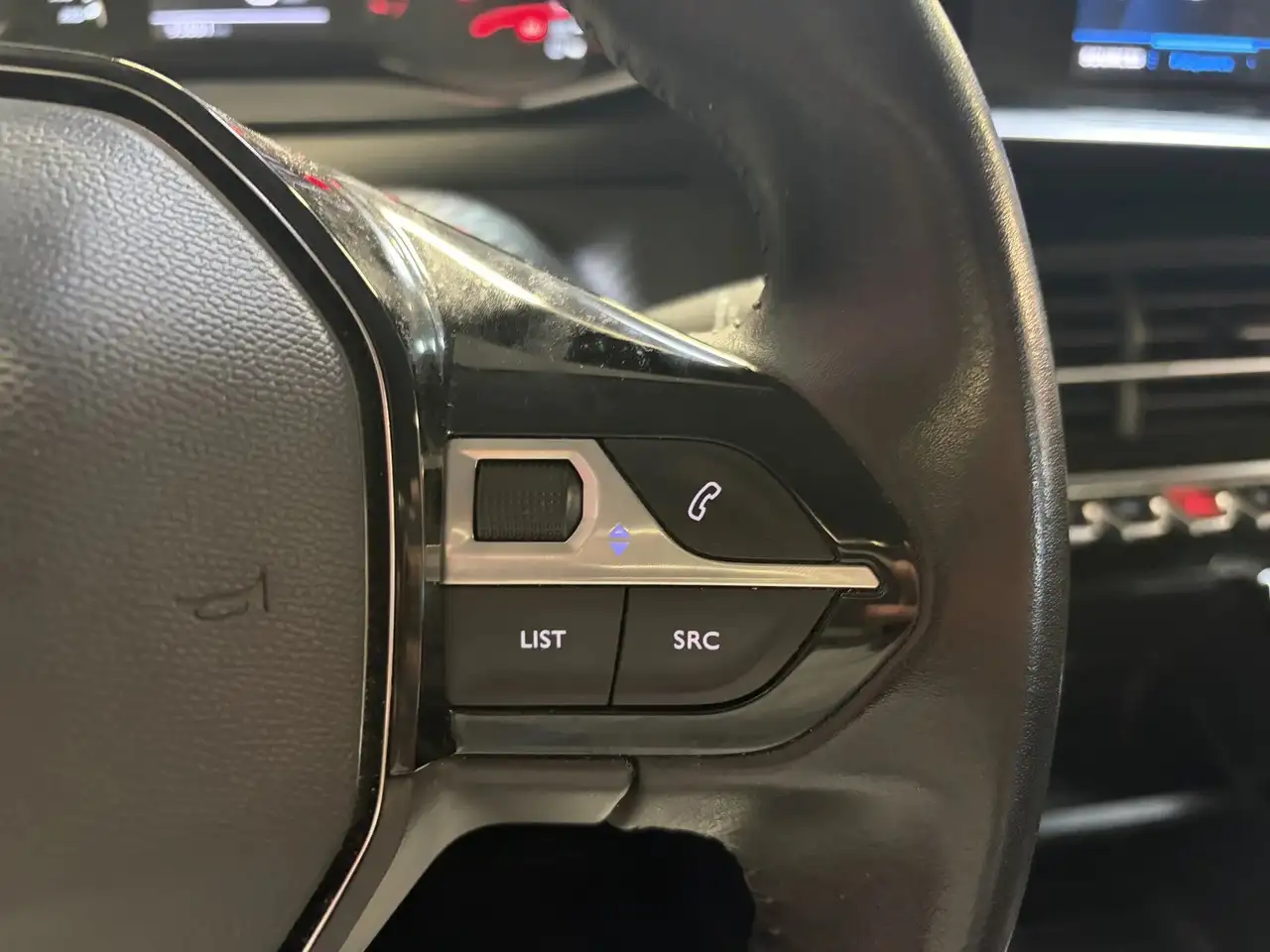 Peugeot 208 208 — photo 24