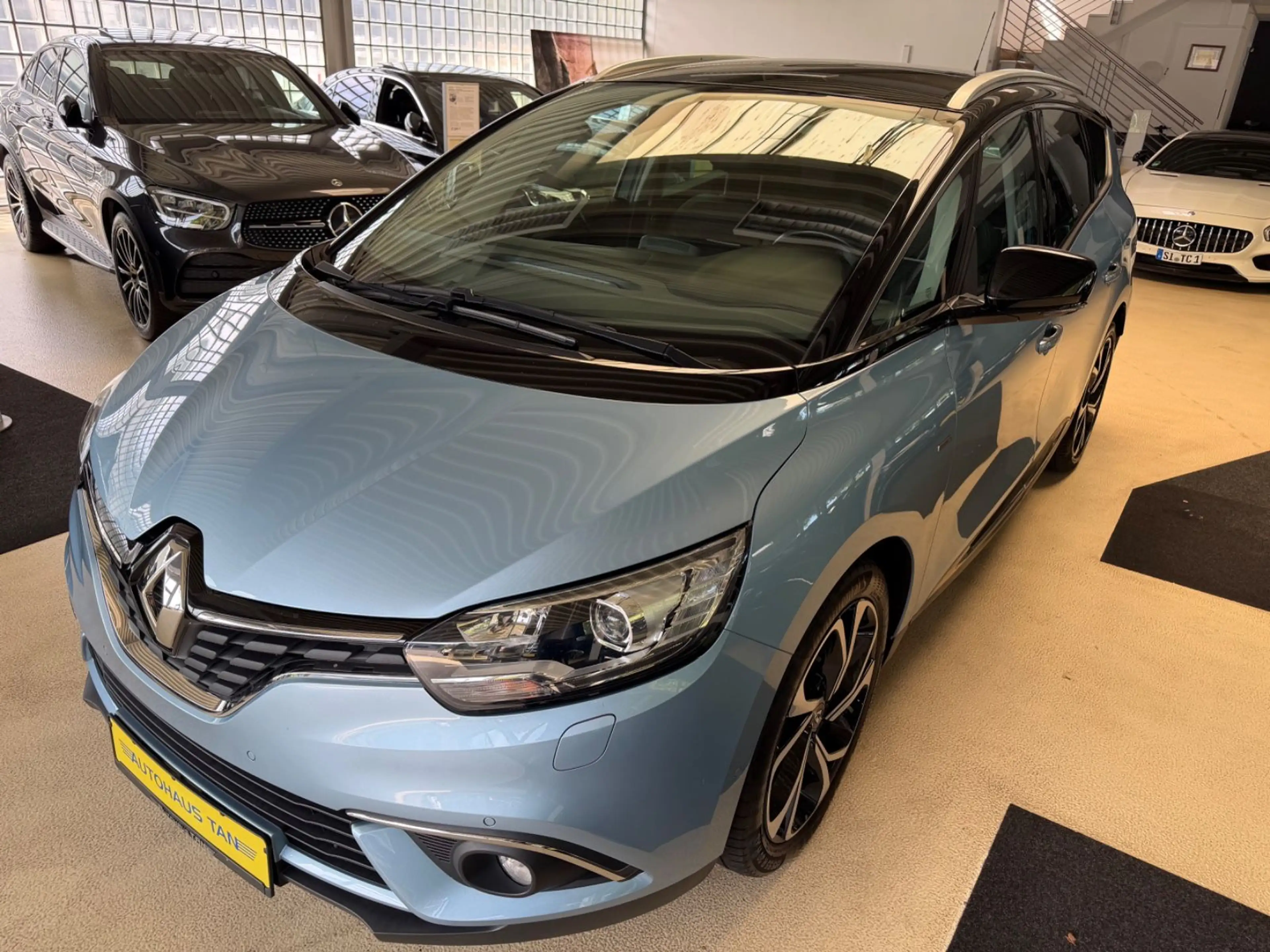 Renault Scenic IV Grand BOSE Edition — photo 11