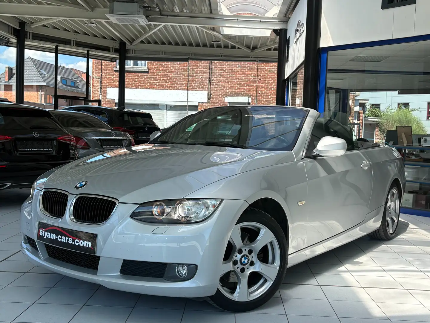 BMW 320 Cabriolet 320 d *XENON*CUIR*PDC*SPORT*JANTES* Grijs - 1