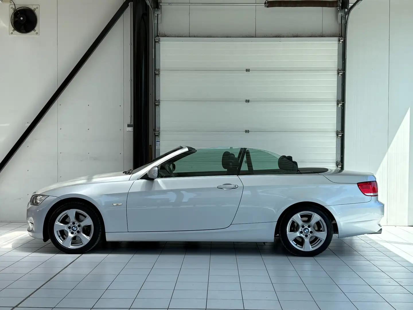 BMW 320 Cabriolet 320 d *XENON*CUIR*PDC*SPORT*JANTES* Grijs - 2