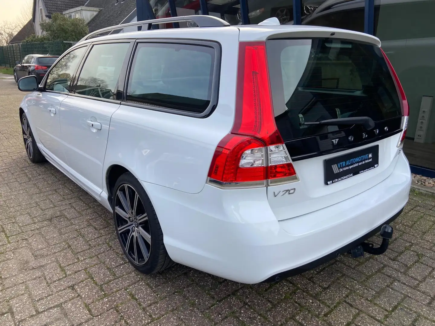 Volvo V70 2.0 T4 Dynamic Edition LEER / NAVI / 1e Eigenaar Wit - 2