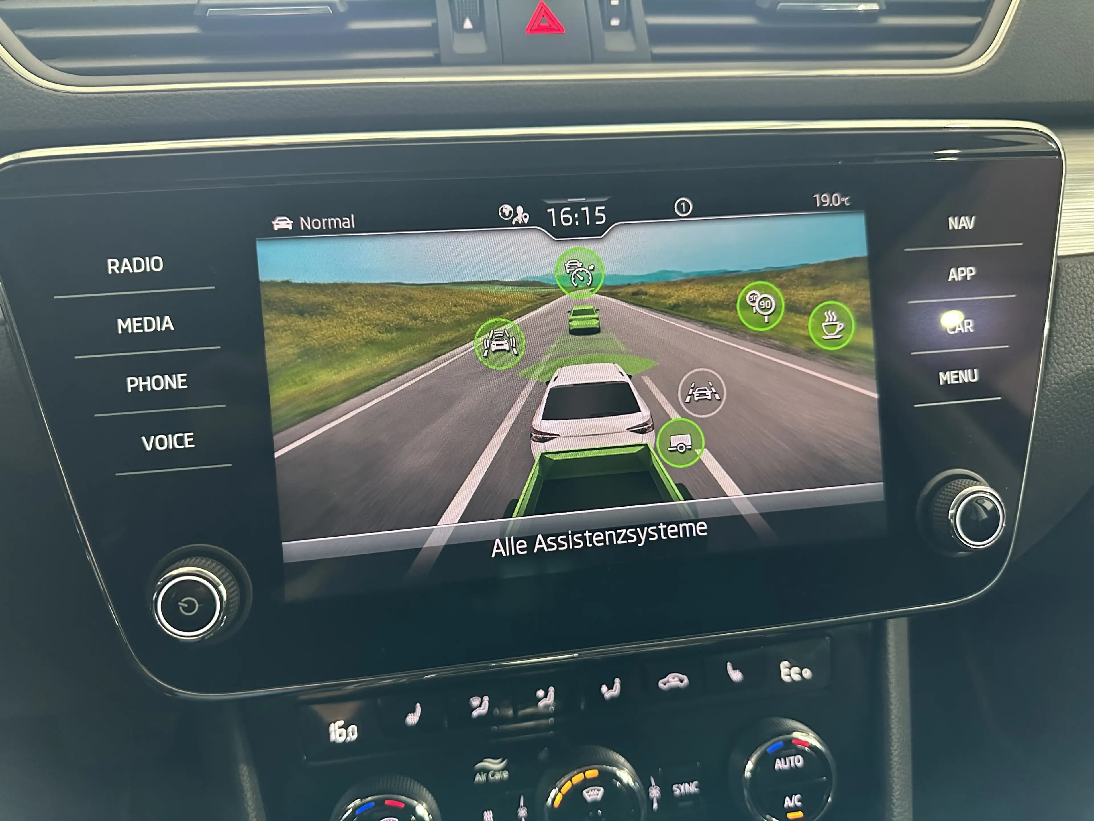 Skoda Superb Ambition iV Navi LED AHK SHZ STHZ AHK — photo 15