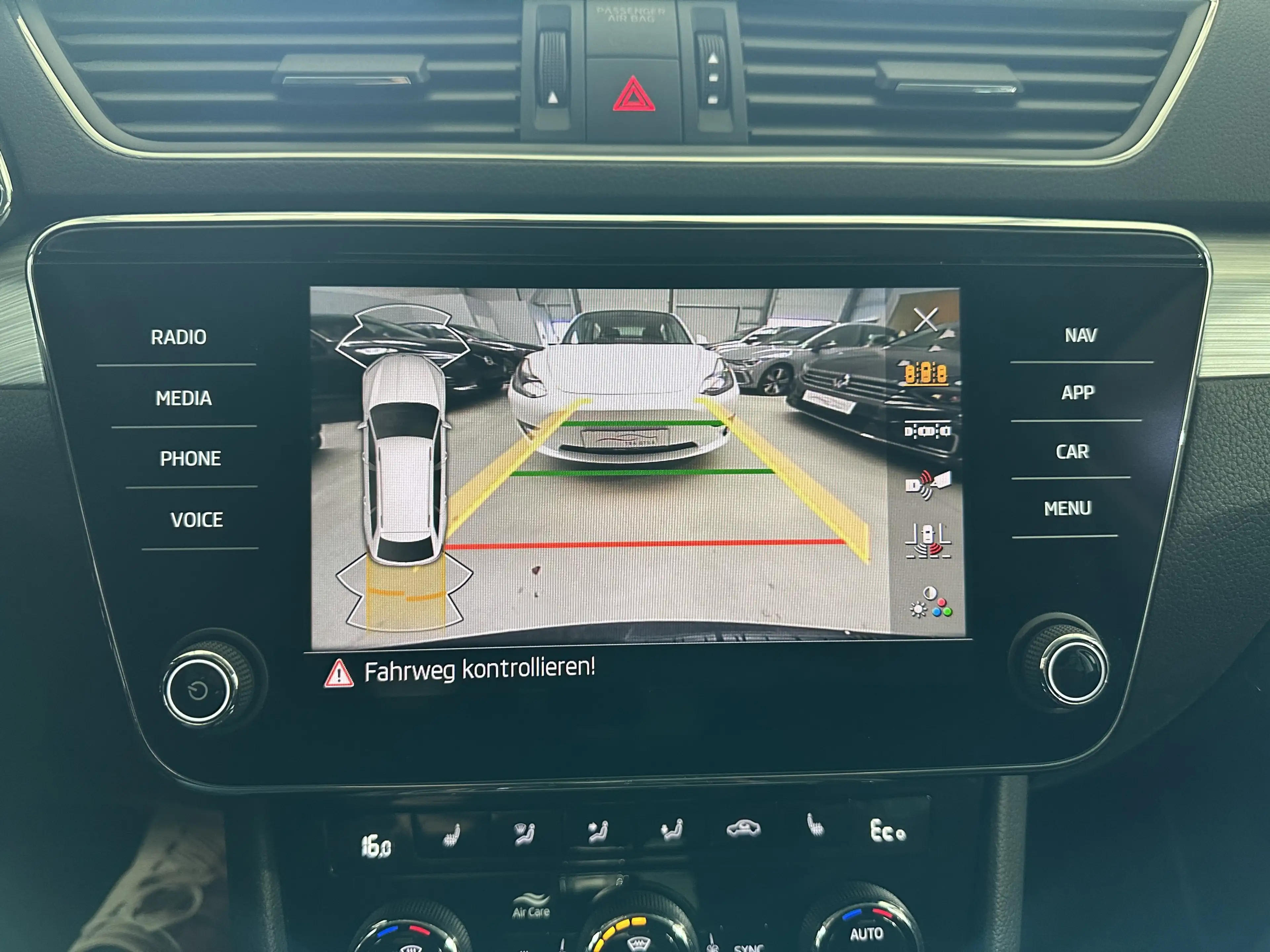 Skoda Superb Ambition iV Navi LED AHK SHZ STHZ AHK — photo 14