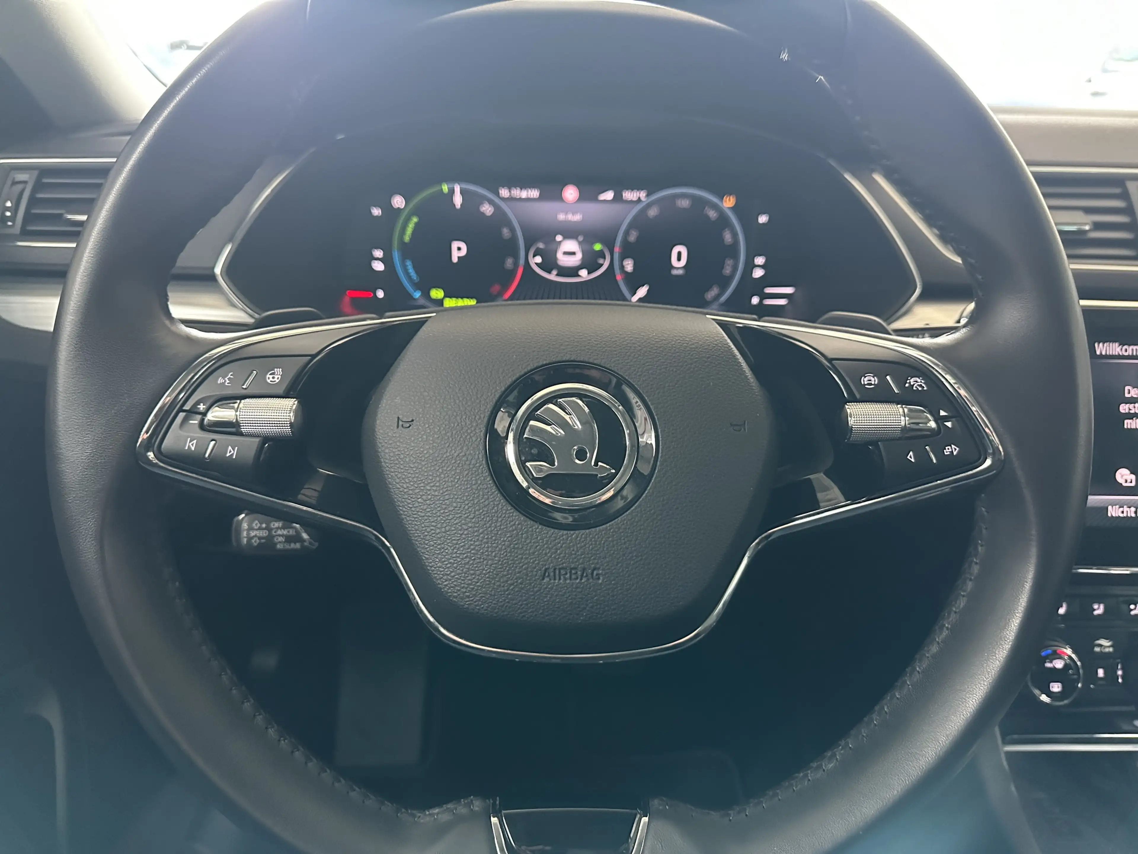 Skoda Superb Ambition iV Navi LED AHK SHZ STHZ AHK — photo 11