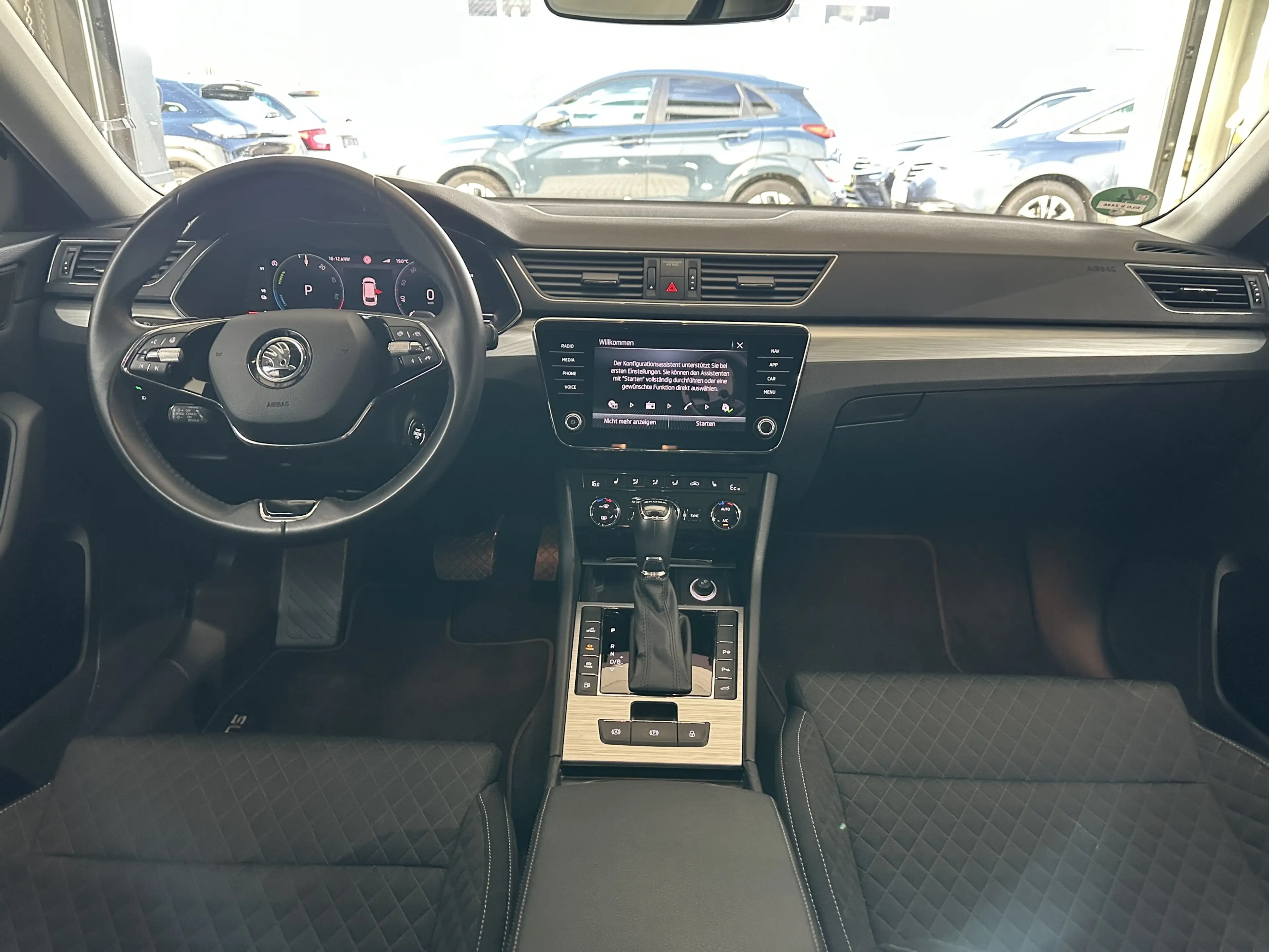 Skoda Superb Ambition iV Navi LED AHK SHZ STHZ AHK — photo 10