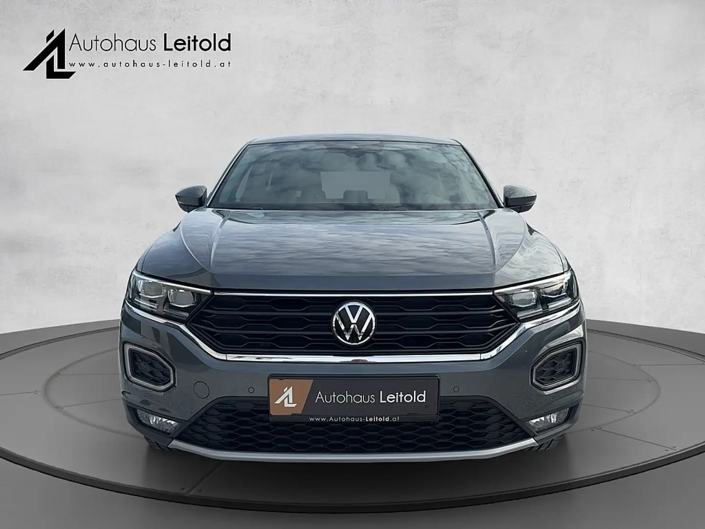 Volkswagen T-Roc 1,5 TSI ACT Sport LED ACC VIRTUAL LANE ASSIST P... Grau - 2