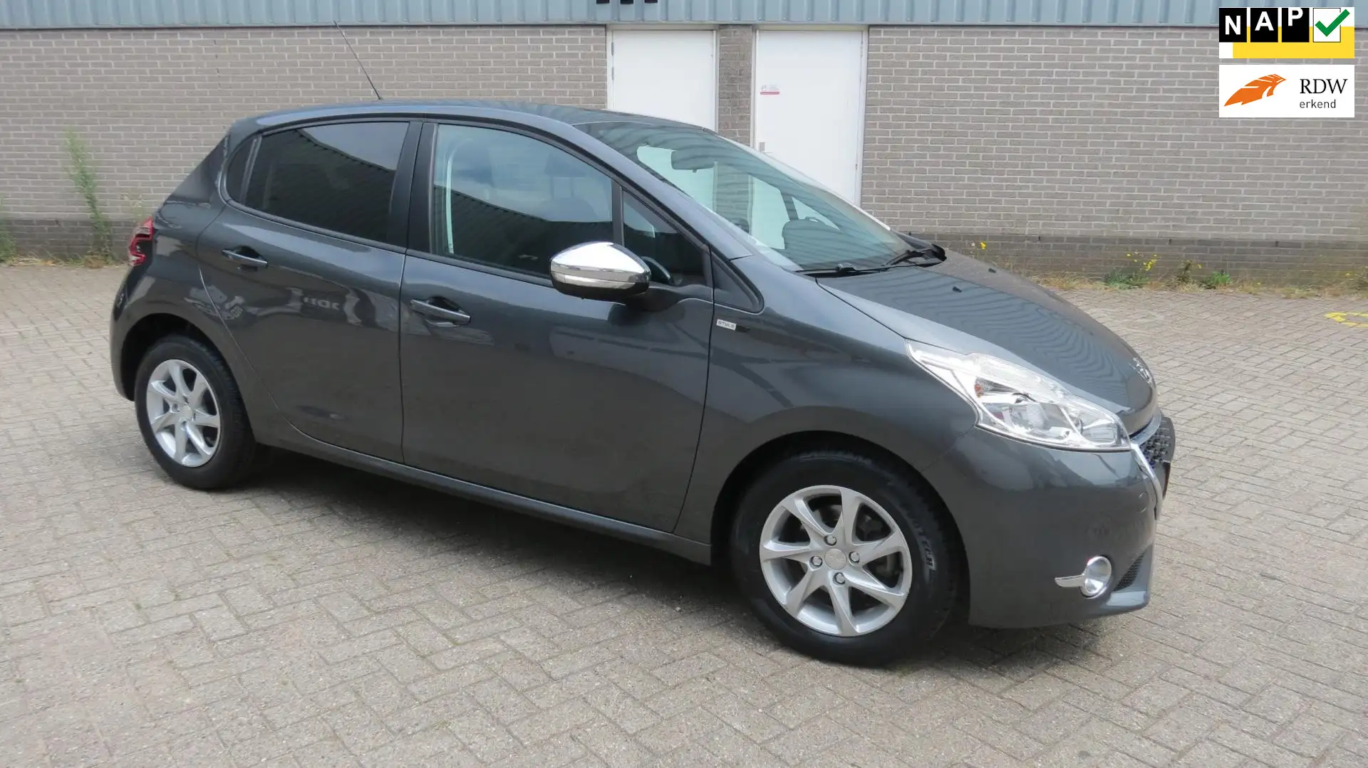 Peugeot 208 1.2 VTi Style Grijs - 1