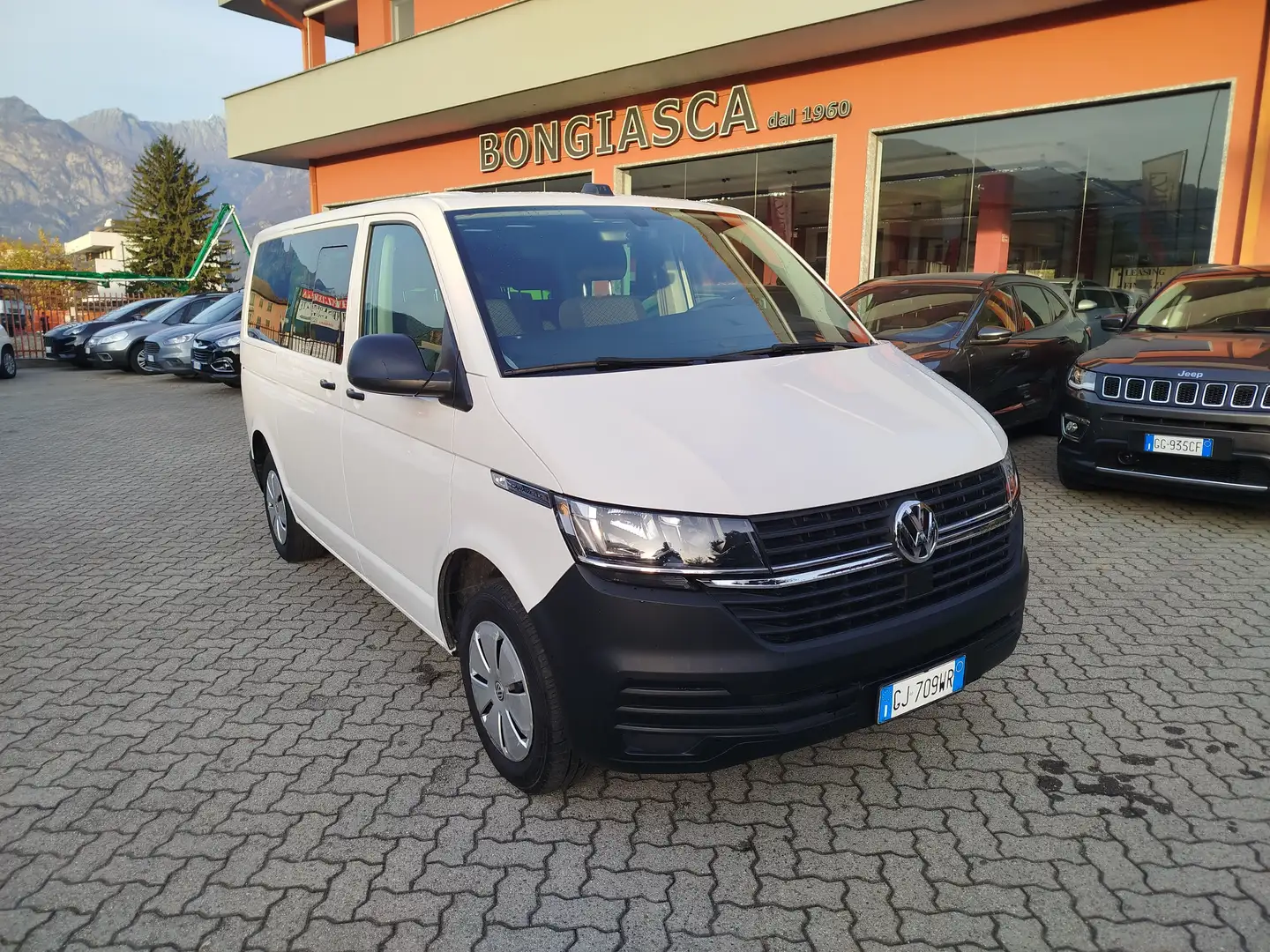 Volkswagen T6.1 Caravelle 2.0 TDI 110CV TRENDLINE disponibili 4 unità Bianco - 1