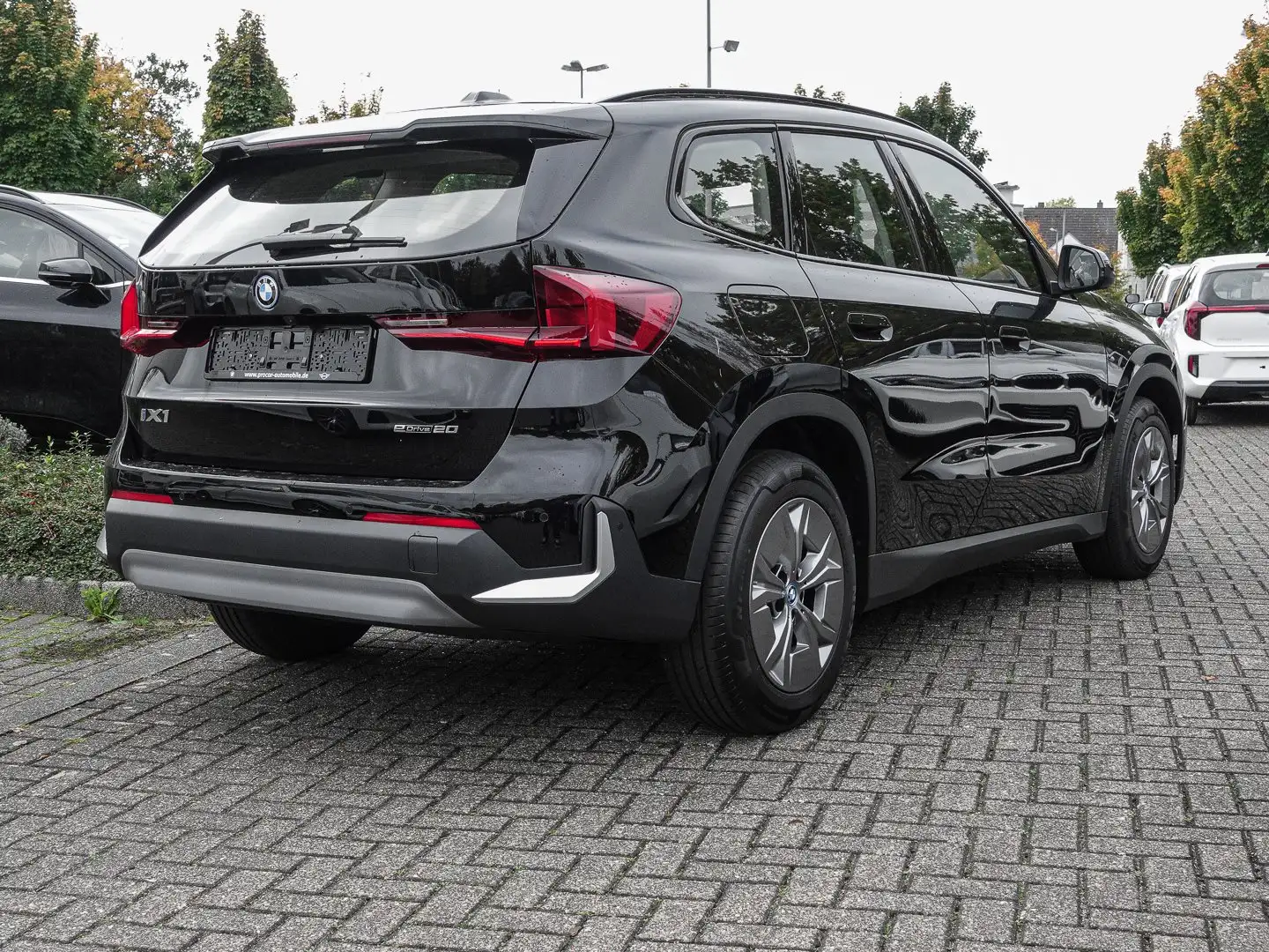 BMW iX1 eDrive20 ParkingAss. Sitzheizung DAB-Tuner Noir - 2