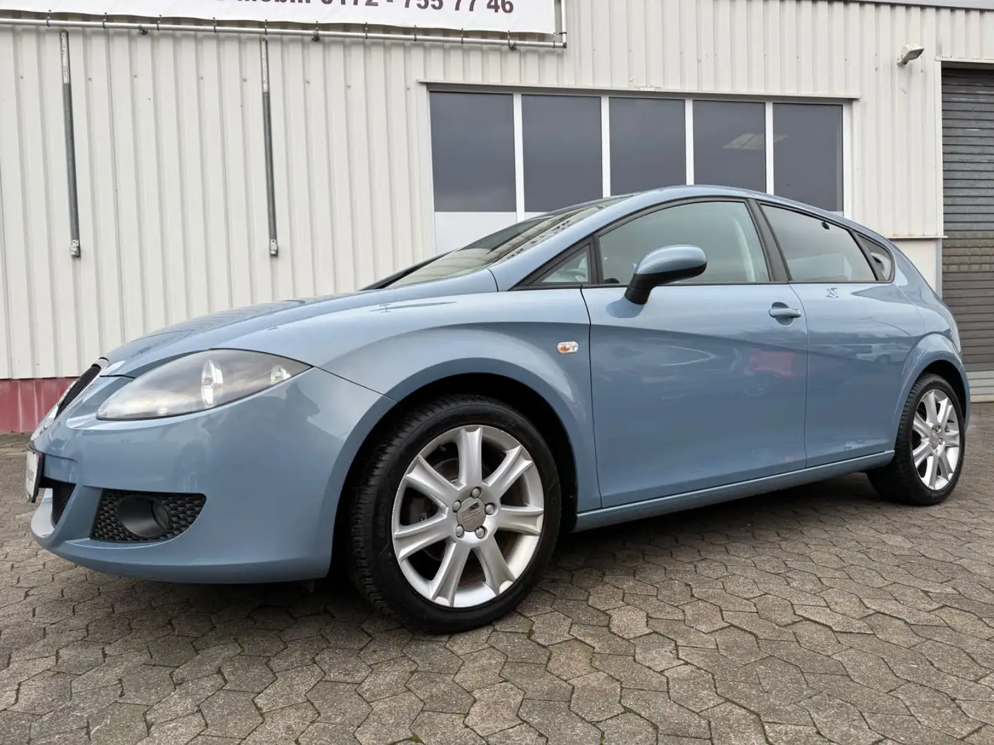 SEAT Leon 1,6 75kW 102PS Comfort Limited/PDC/Klima Blau - 2