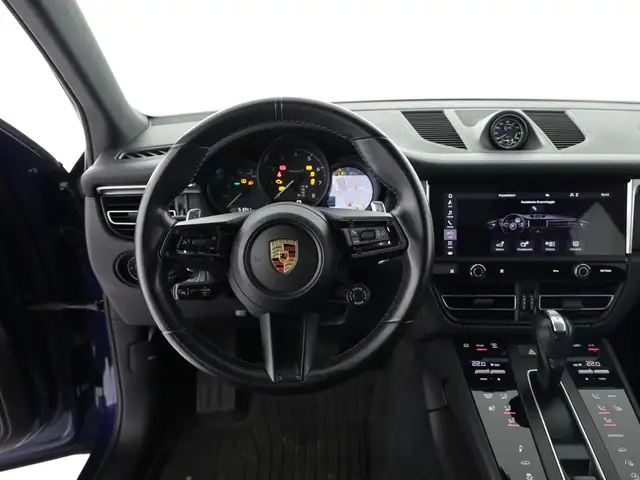 Porsche Macan view 14