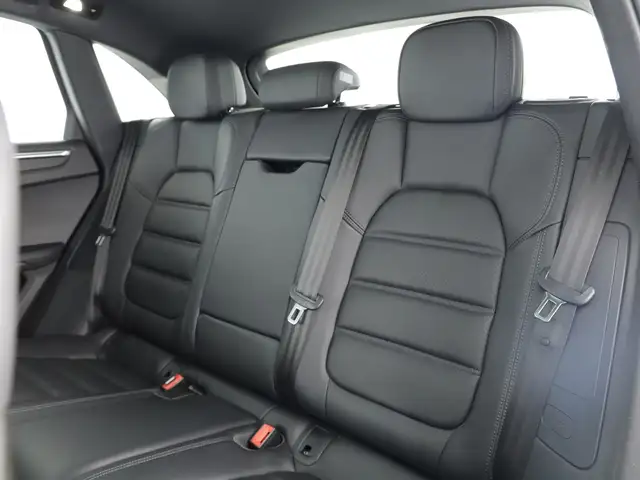 Porsche Macan view 10