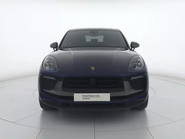 Porsche Macan view 3