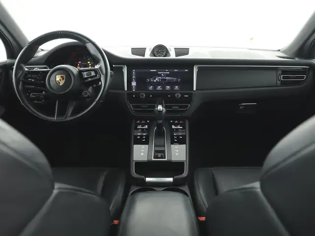 Porsche Macan view 13