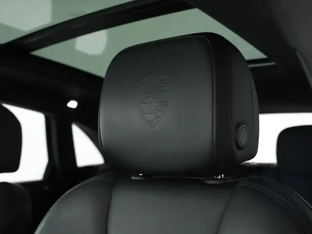 Porsche Macan view 9