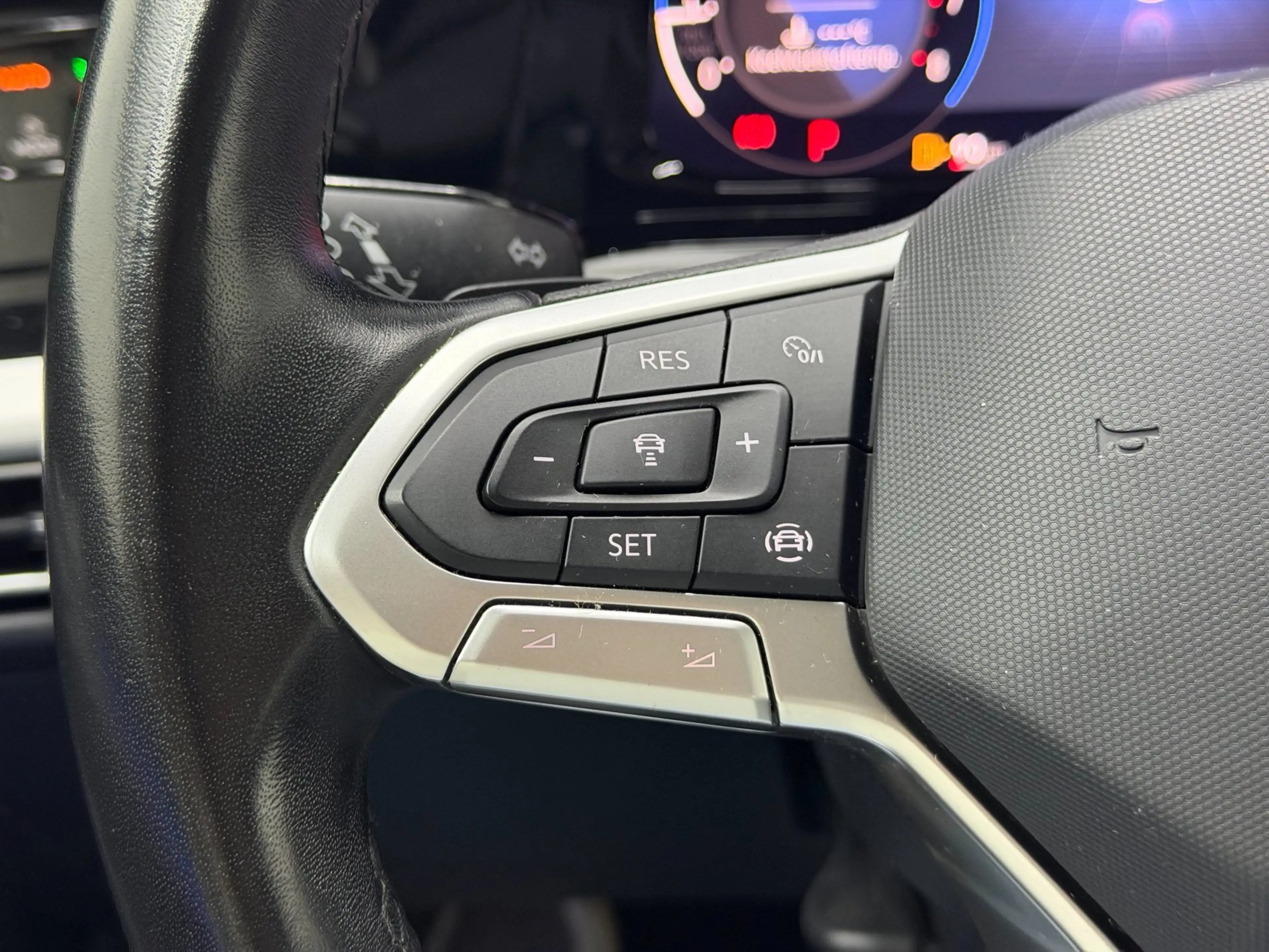 Volkswagen Golf Variant 1.0 TSI Life Business - Camera - Clima - ACC — photo 23