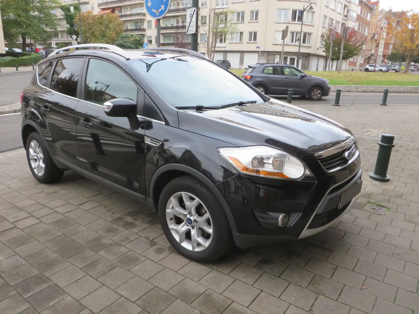 Ford Kuga Kuga 2.0 TDCi 2x4 Titanium Zwart - 1