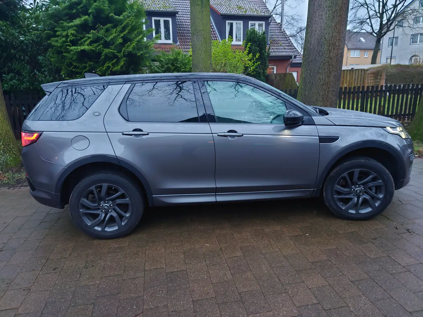 Land Rover Discovery Sport Discovery Sport TD4 Aut. SE Grau - 1
