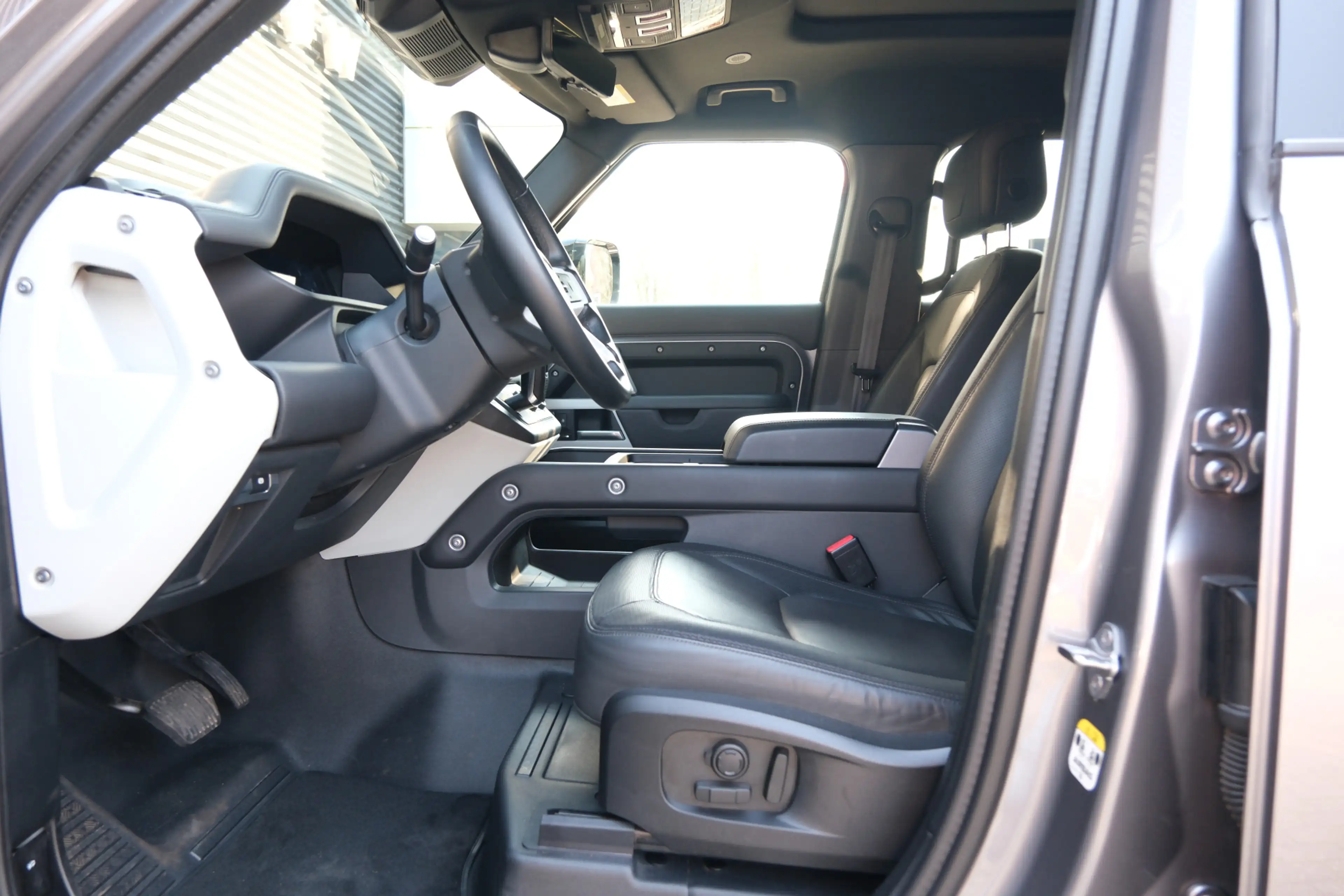 Land Rover Defender Hard Top 3.0 D300 110 Commercial X-Dynamic HSE | B — photo 4