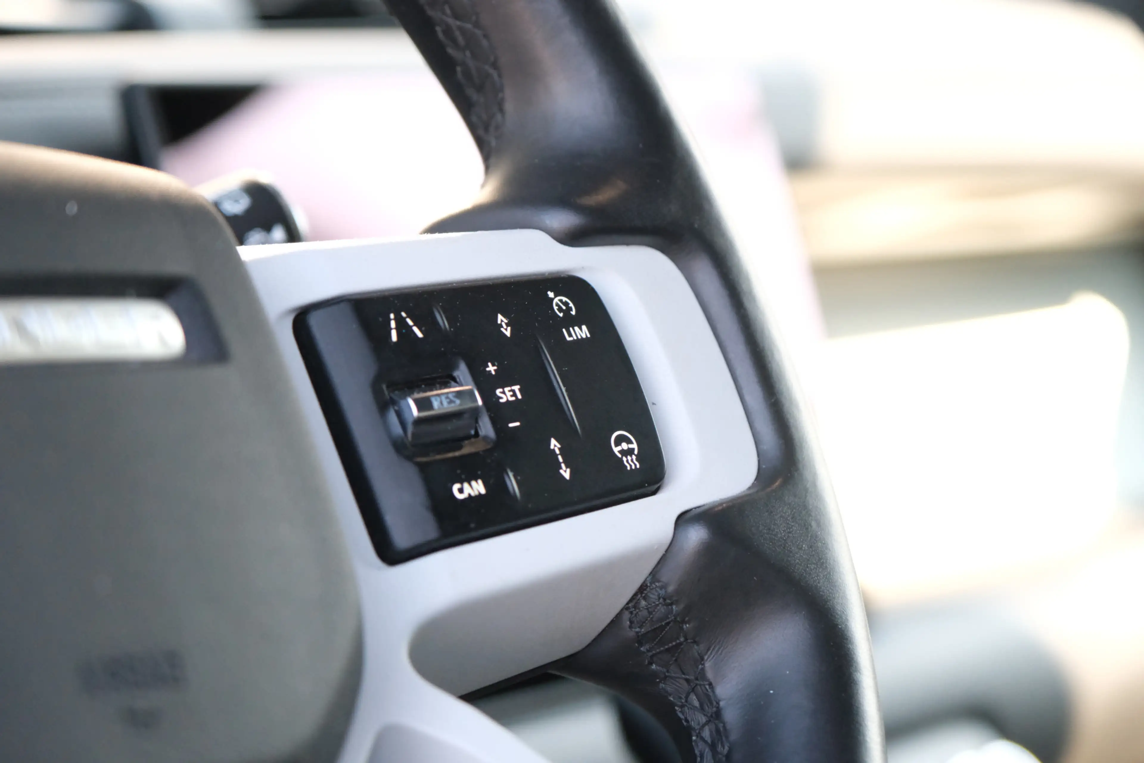 Land Rover Defender Hard Top 3.0 D300 110 Commercial X-Dynamic HSE | B — photo 25