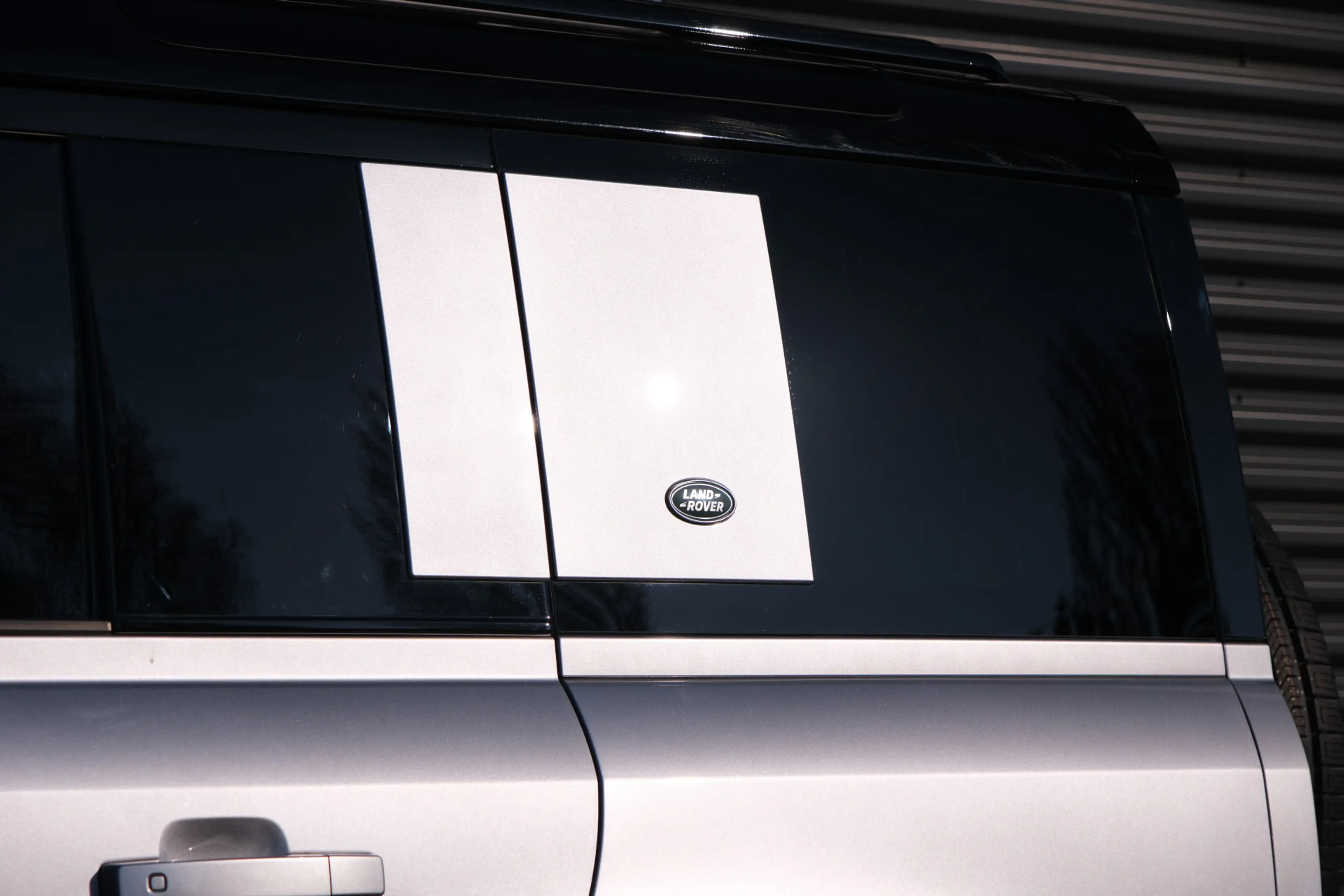 Land Rover Defender Hard Top 3.0 D300 110 Commercial X-Dynamic HSE | B — photo 18