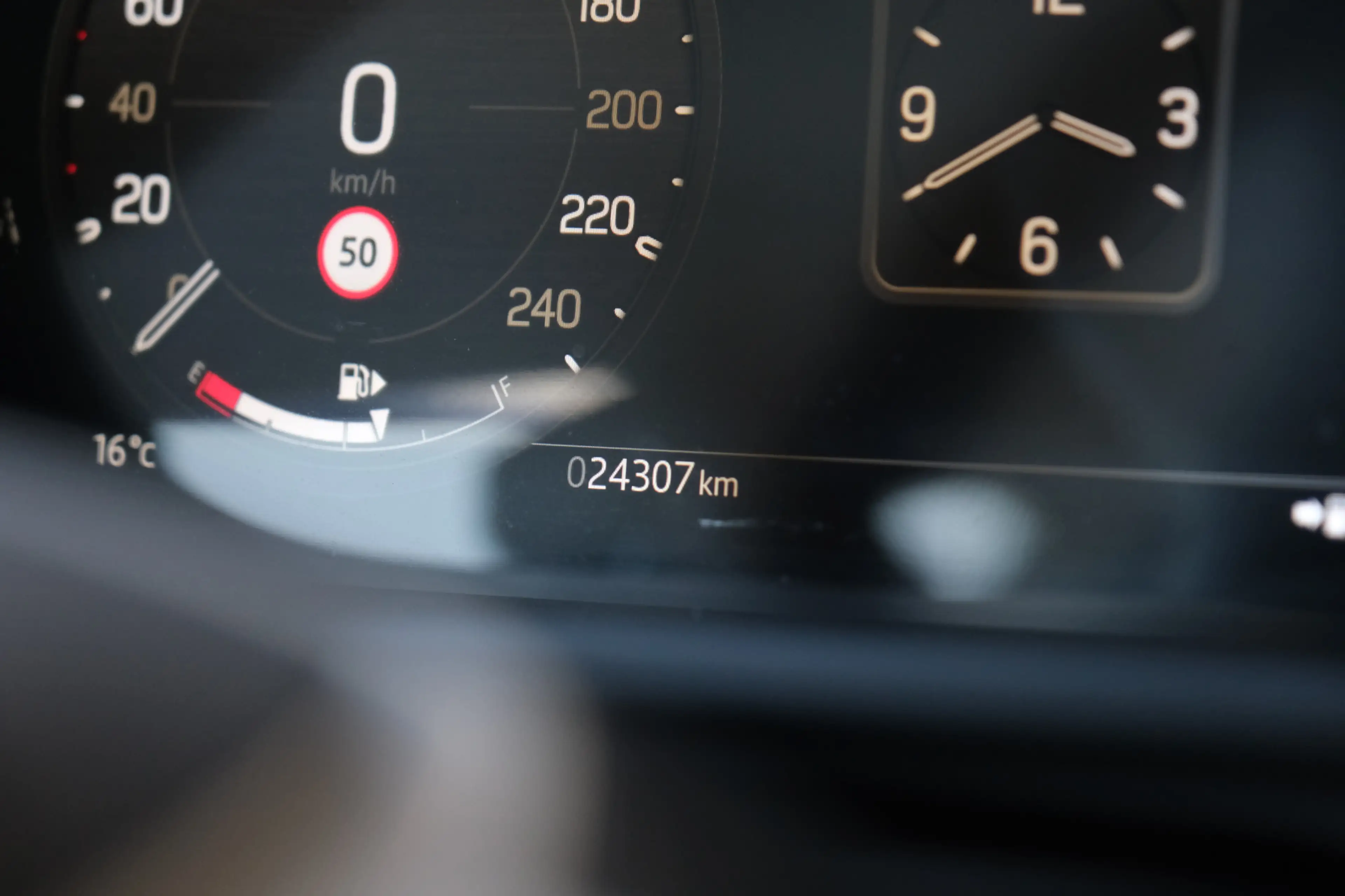 Land Rover Defender Hard Top 3.0 D300 110 Commercial X-Dynamic HSE | B — photo 11