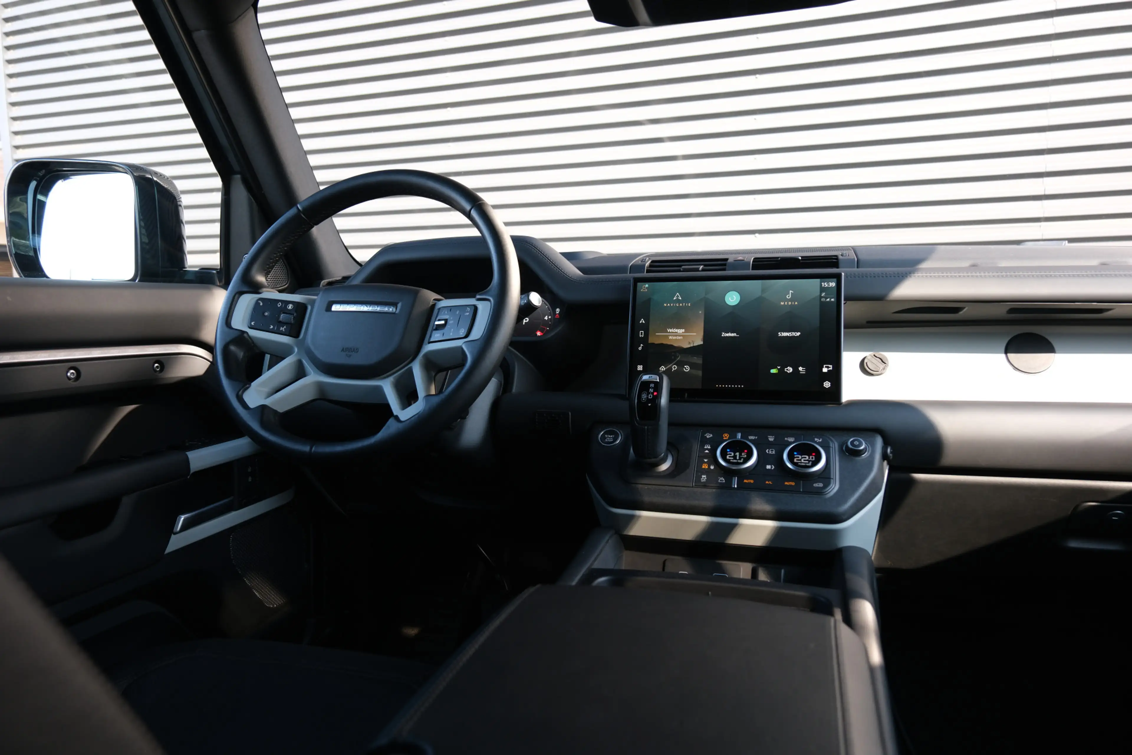Land Rover Defender Hard Top 3.0 D300 110 Commercial X-Dynamic HSE | B — photo 3