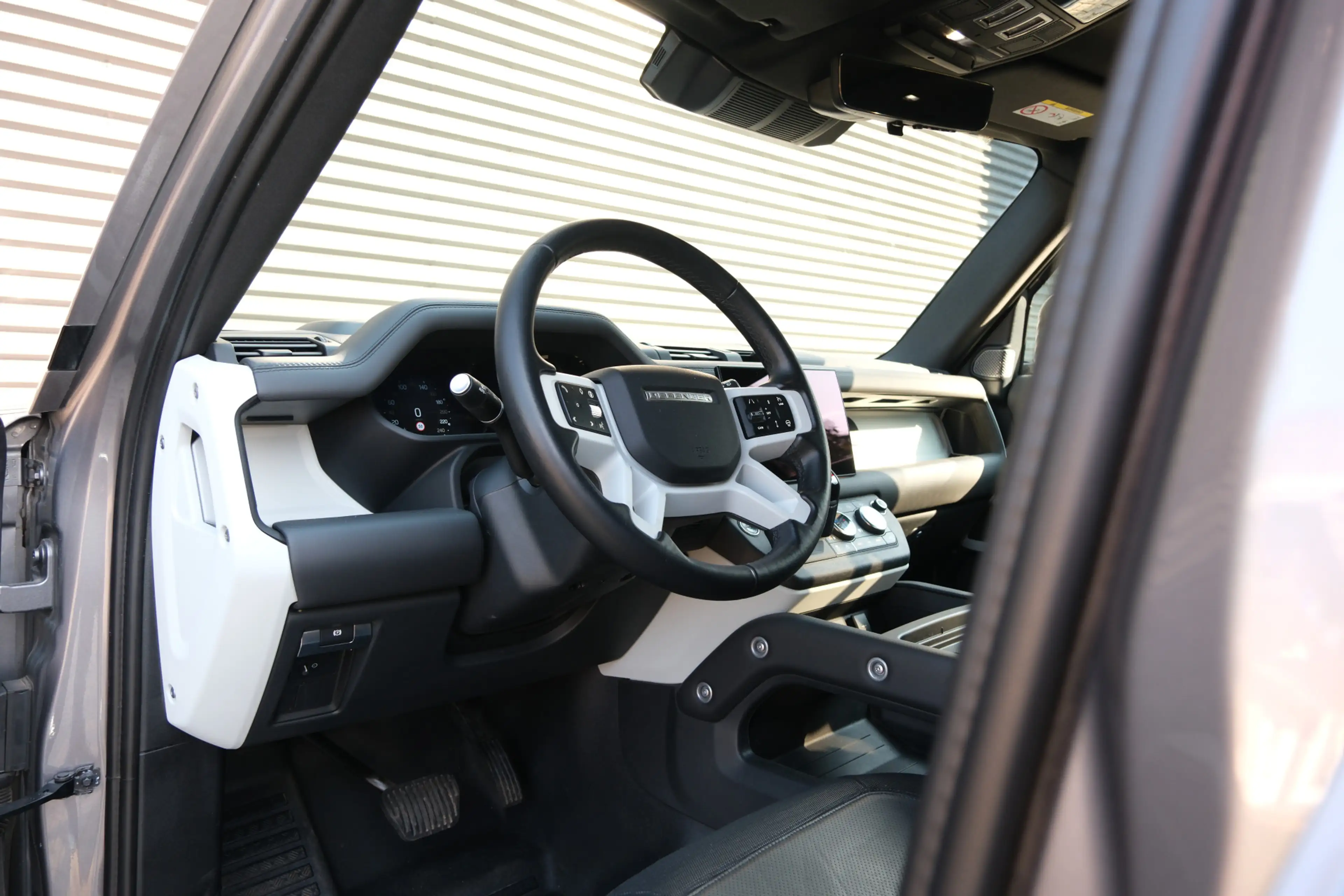 Land Rover Defender Hard Top 3.0 D300 110 Commercial X-Dynamic HSE | B — photo 23
