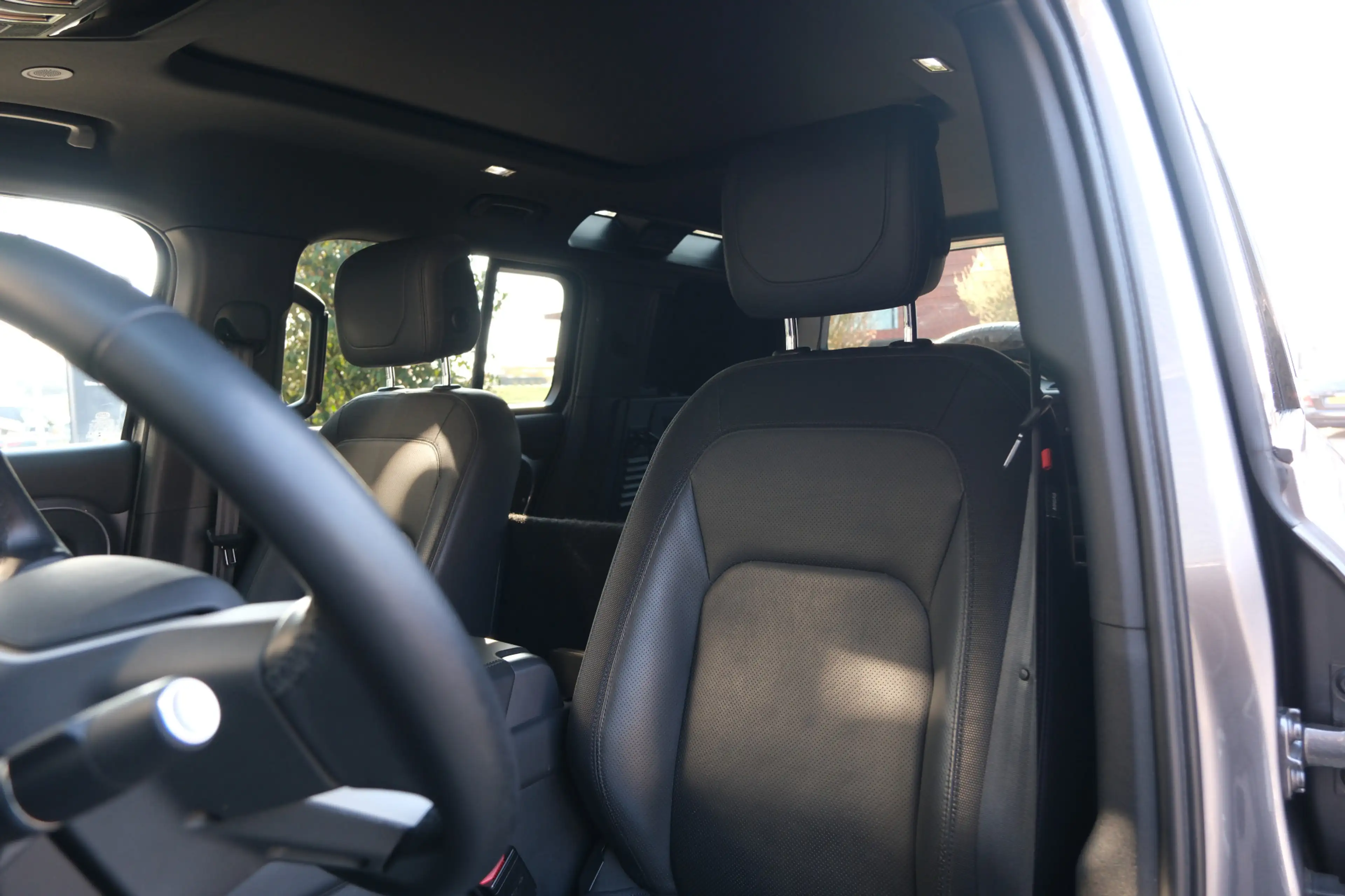 Land Rover Defender Hard Top 3.0 D300 110 Commercial X-Dynamic HSE | B — photo 12
