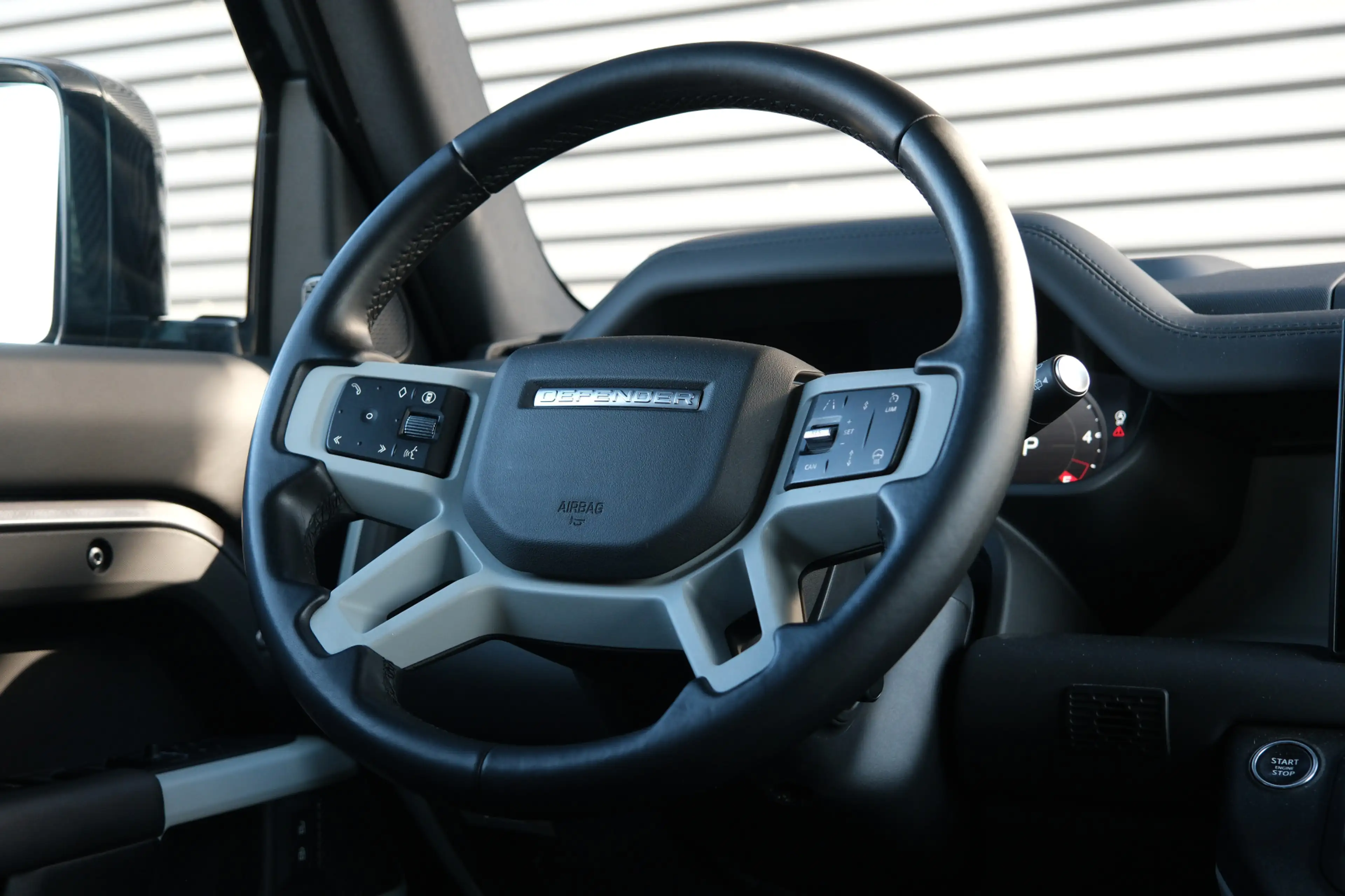 Land Rover Defender Hard Top 3.0 D300 110 Commercial X-Dynamic HSE | B — photo 32