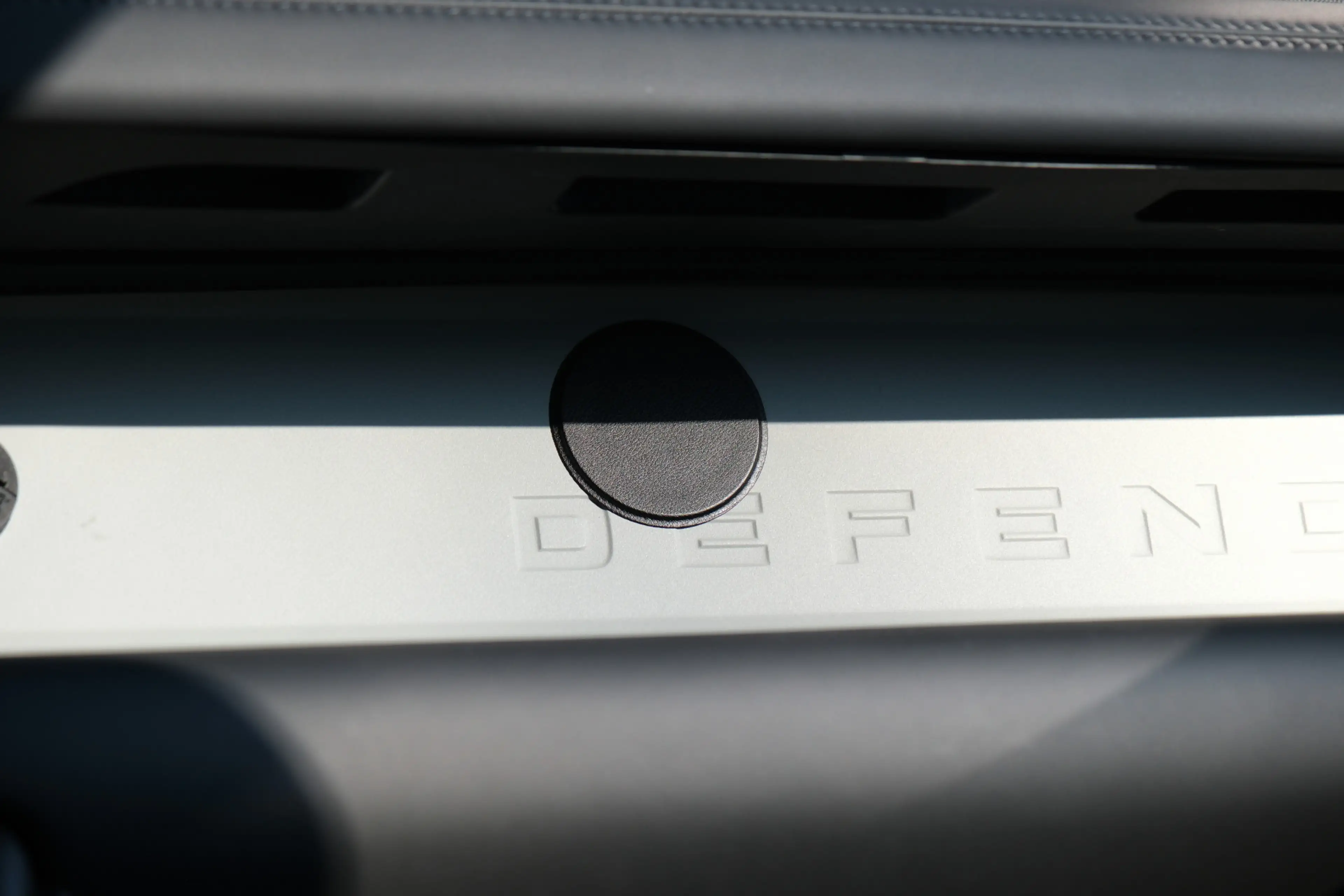Land Rover Defender Hard Top 3.0 D300 110 Commercial X-Dynamic HSE | B — photo 38