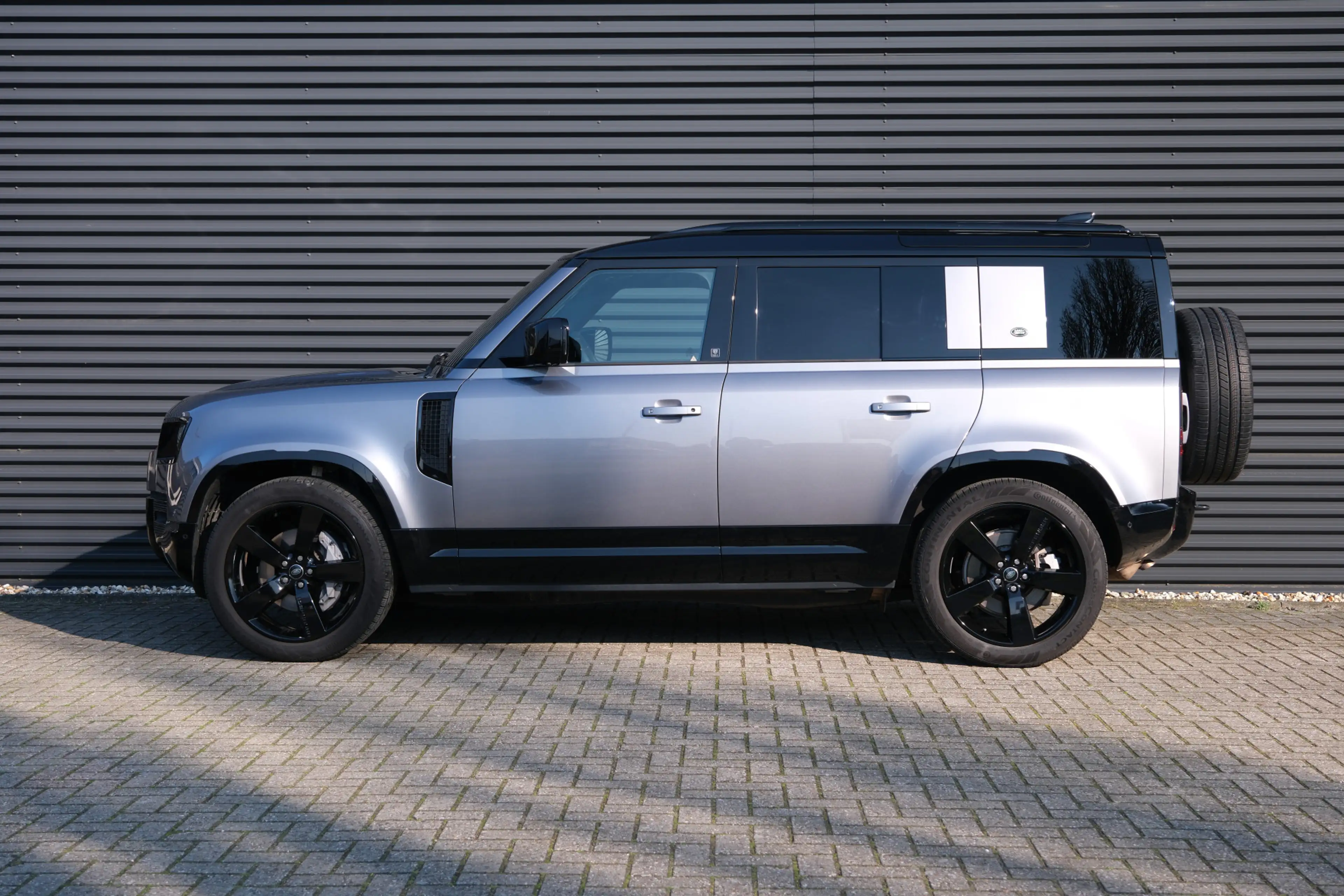 Land Rover Defender Hard Top 3.0 D300 110 Commercial X-Dynamic HSE | B — photo 2