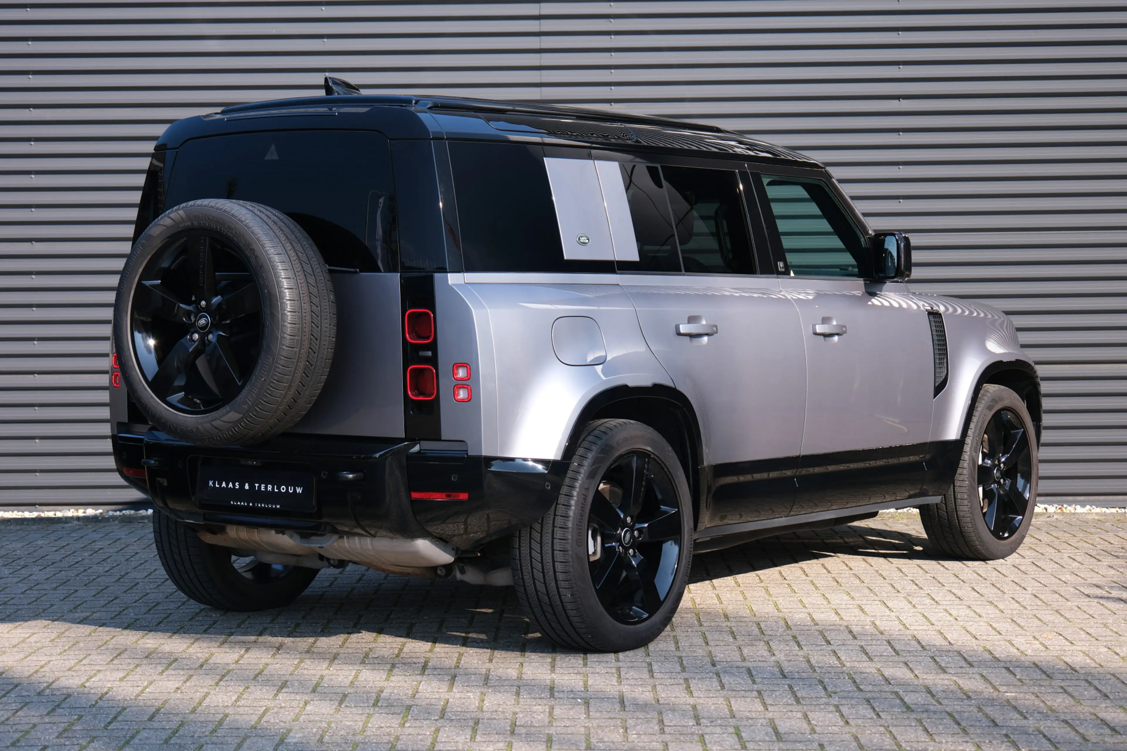 Land Rover Defender Hard Top 3.0 D300 110 Commercial X-Dynamic HSE | B — photo 9