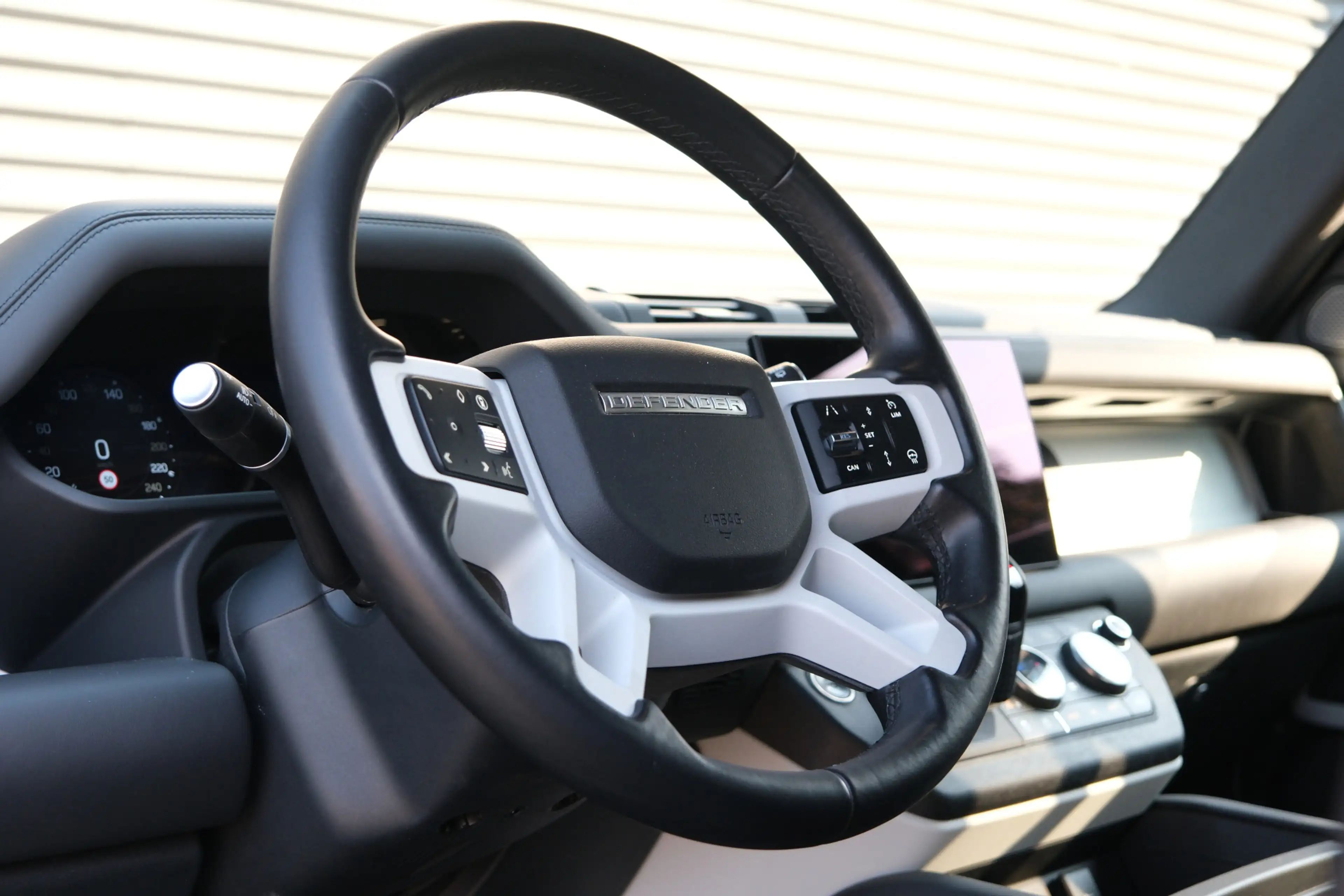 Land Rover Defender Hard Top 3.0 D300 110 Commercial X-Dynamic HSE | B — photo 24