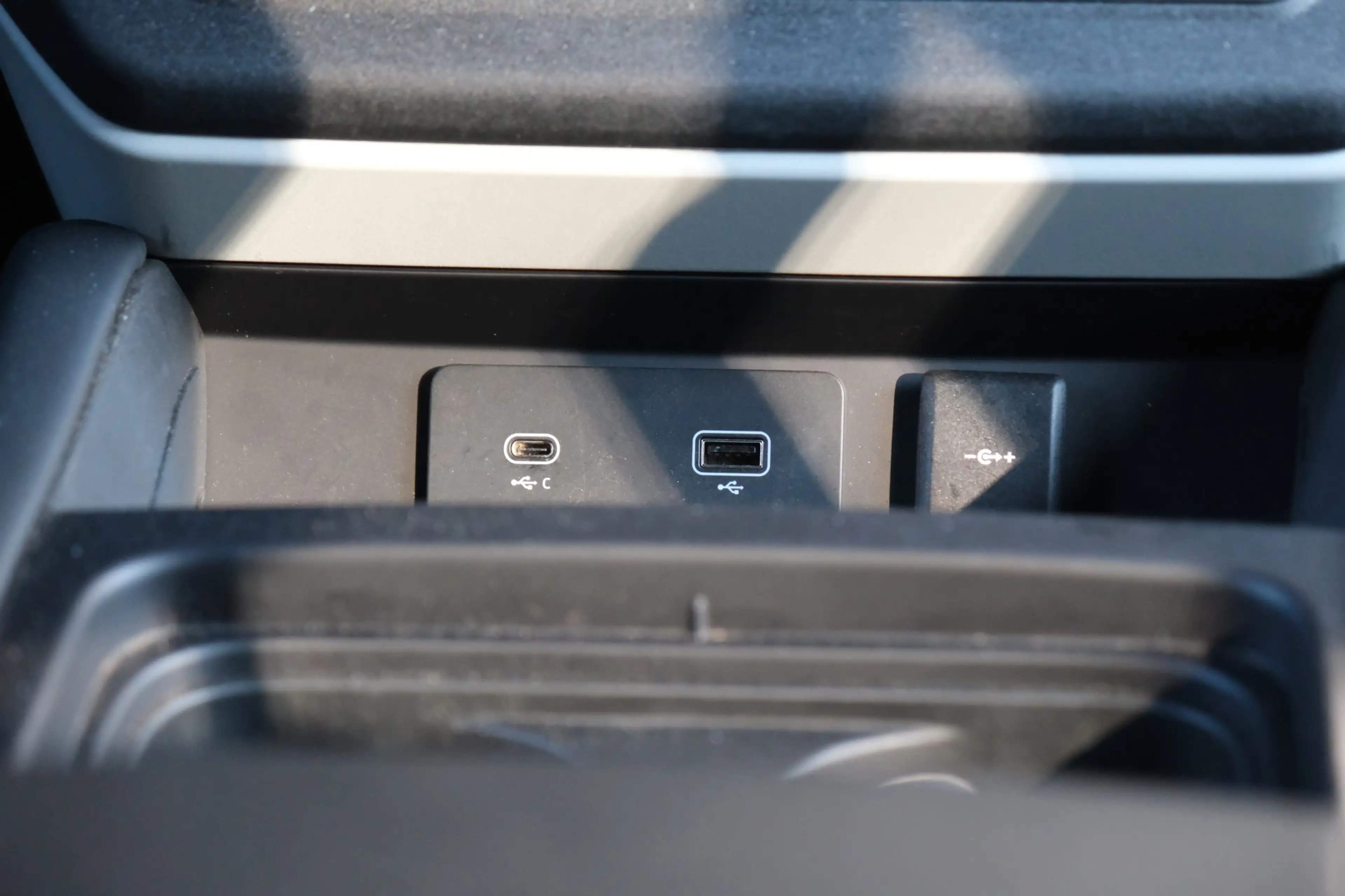 Land Rover Defender Hard Top 3.0 D300 110 Commercial X-Dynamic HSE | B — photo 40