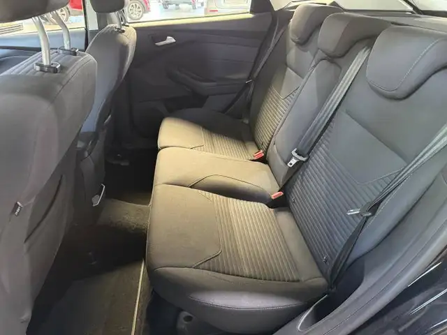 Ford Focus view 12