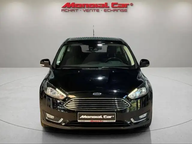Ford Focus view 3