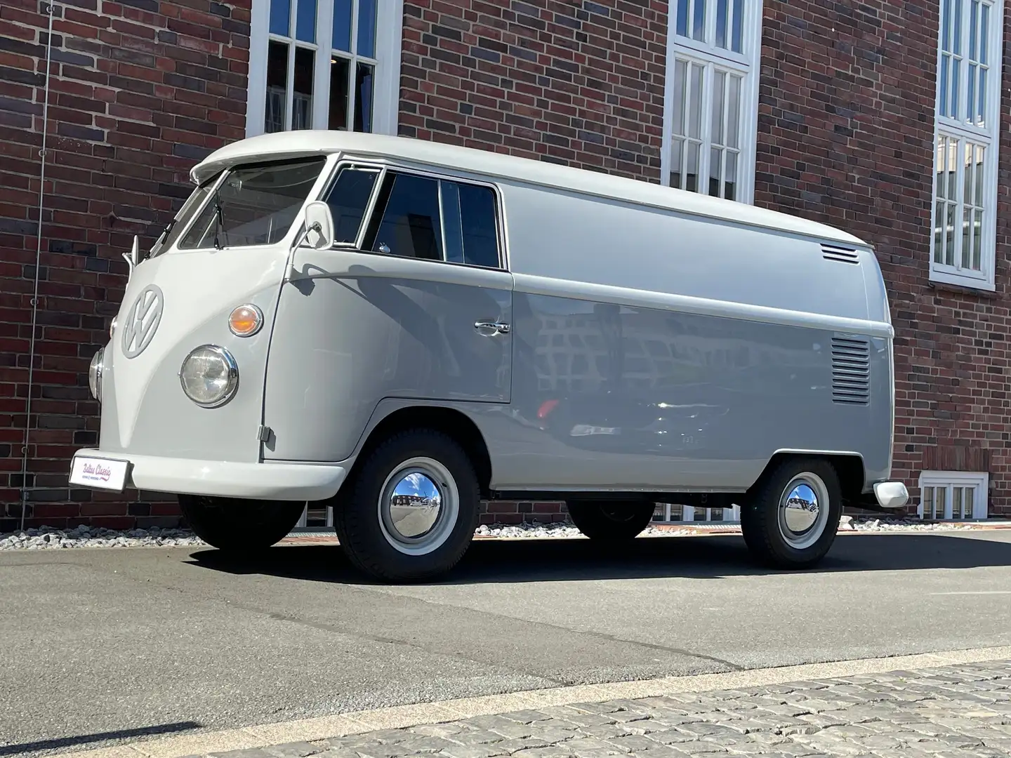 Volkswagen T1 Bulli Kastenwagen *** hochwertig restauriert Gri - 1