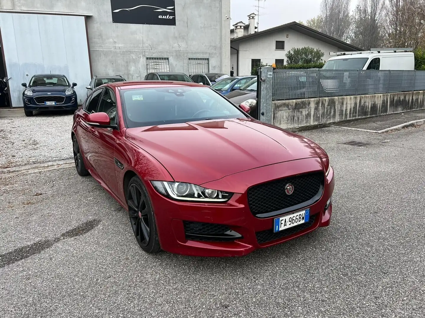 Jaguar XE 2.0 D Turbo aut. Pure Rosso - 2